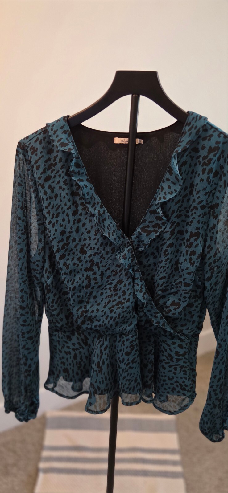 mi ami Women’s Long Sleeve Ruffled Wrap Blouse XL