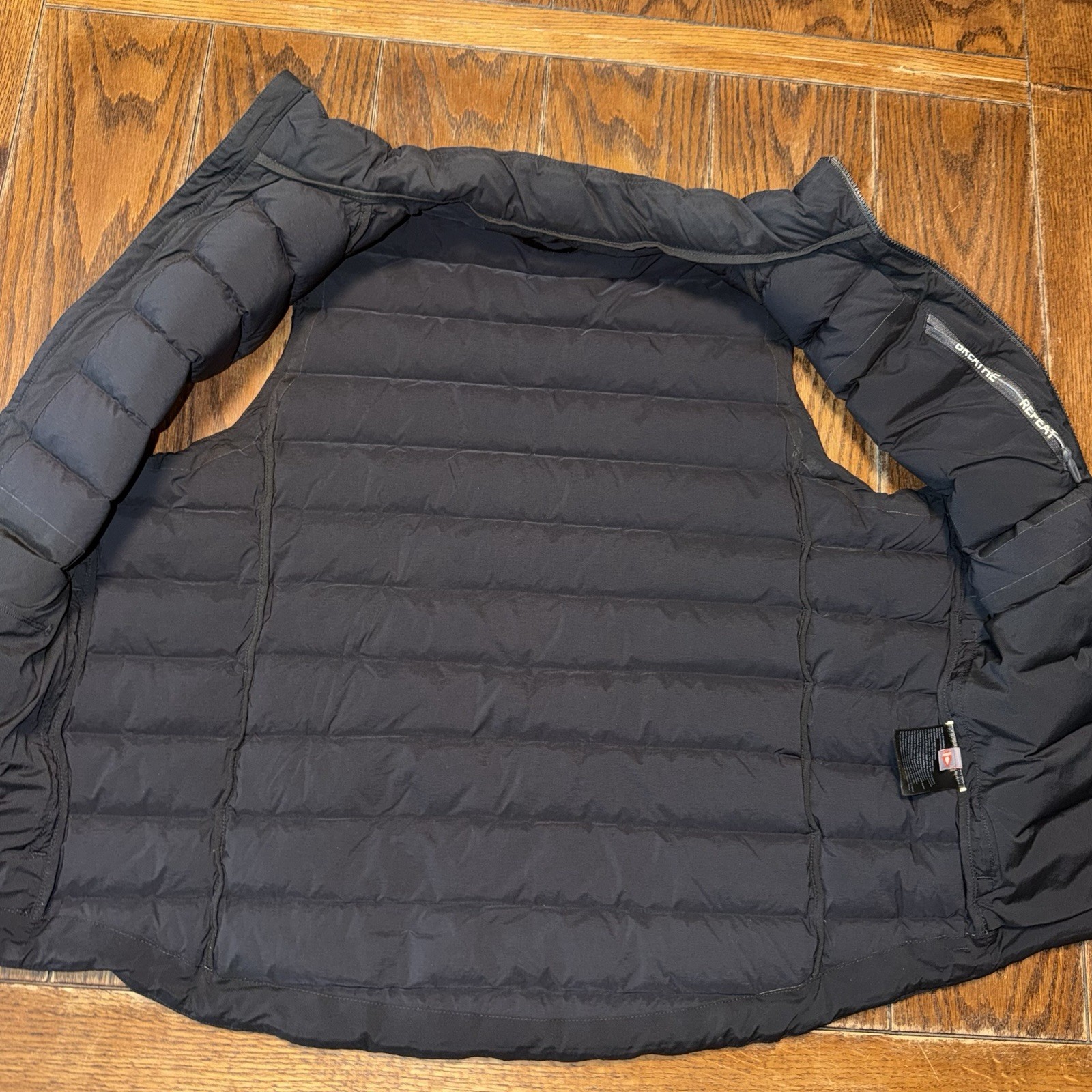 Lululemon Navigation Down Vest Black Running Puffer LM4A96S Mens Small Primaloft