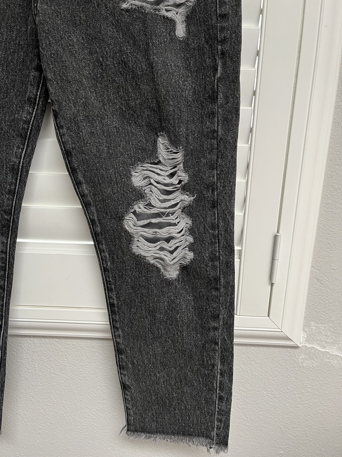 FASHION NOVA Black High Rise Distressed Ripped Frayed Hem Boyfriend Jeans 7 NEW