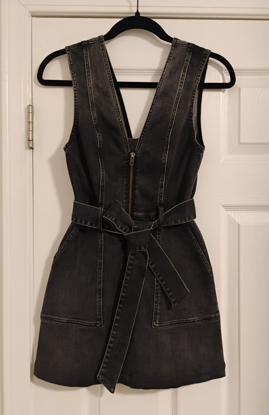 Alice + Olivia Jean Mini Dress in Black Size 0 Front Zip V-Neck with Tie Waist