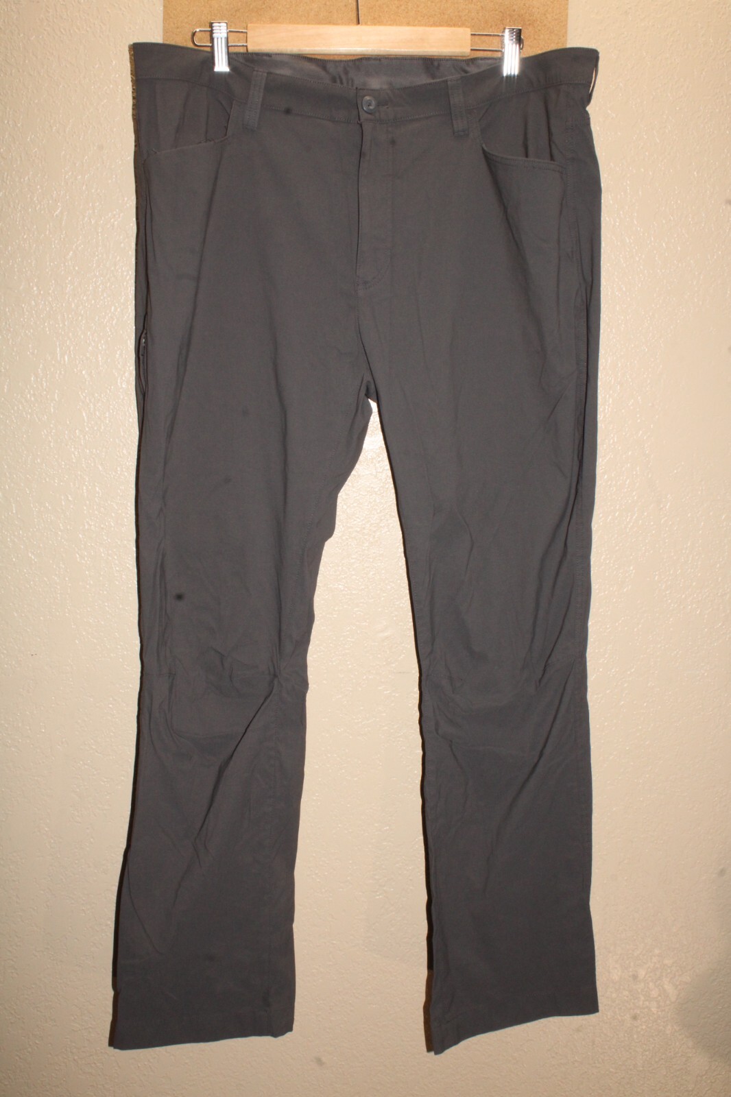 EDDIE BAUER Mens 40″W 32″L 95%Nylon/5%Spandex Pants Combine ship Discount