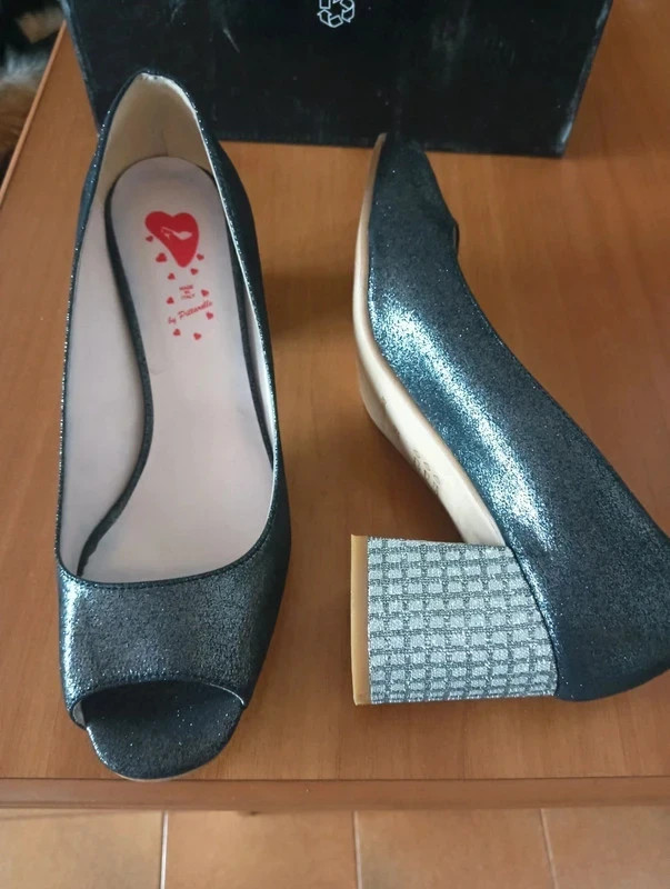 Black silver heeled neckline No.39