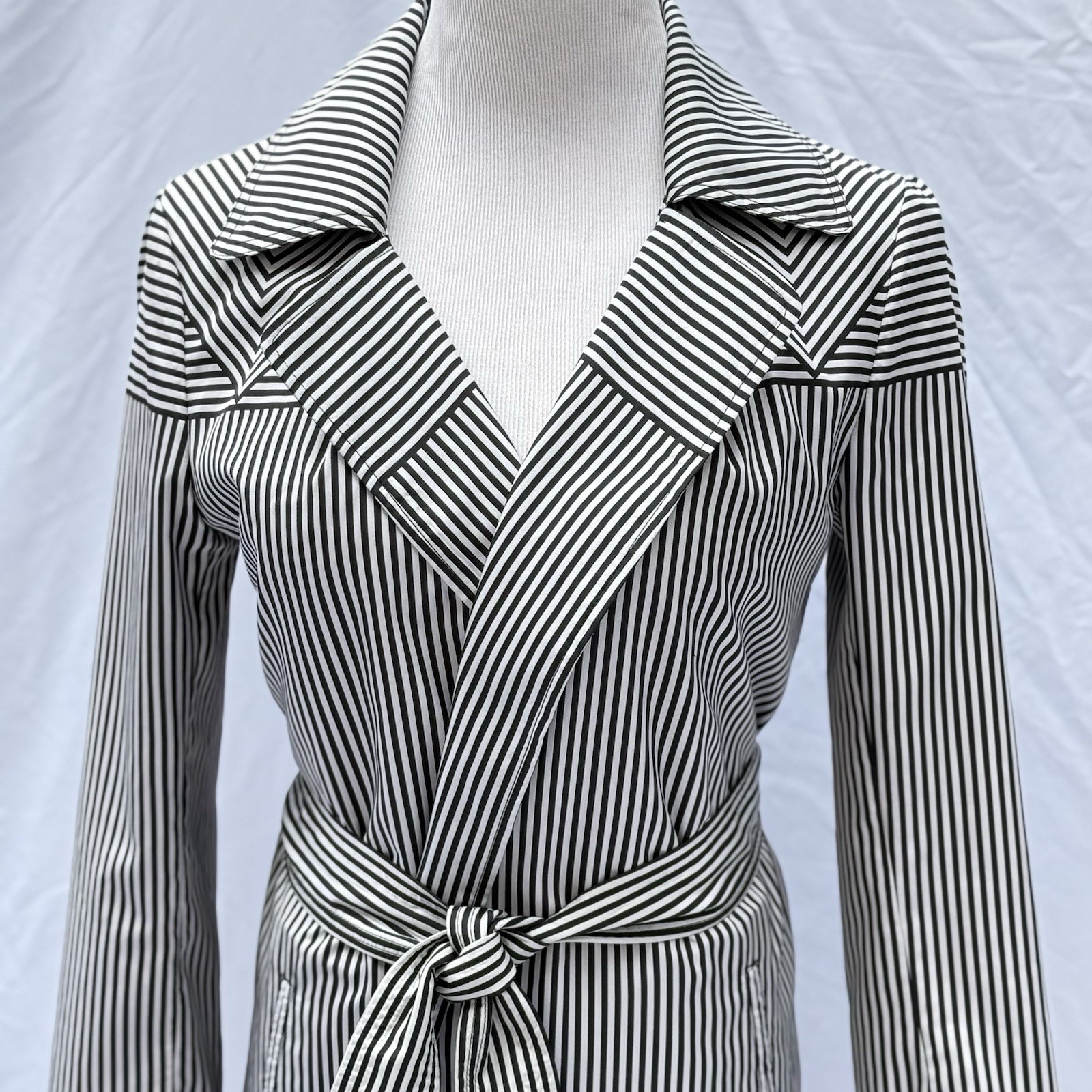 Diane Von Furstenberg DVF Barley Trench Coat w/Belt Sz 8 Black White Striped