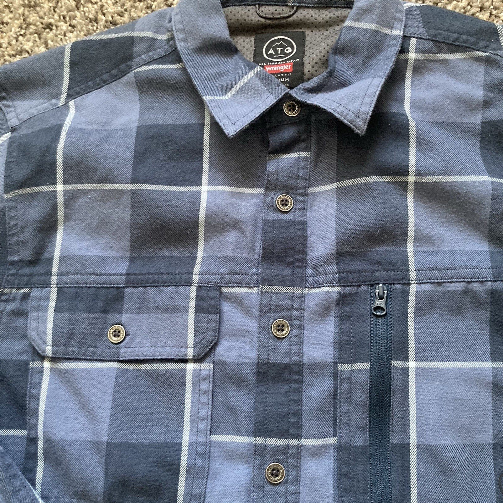 Wrangler ATG Shirt Men Medium Blue Plaid Flannel Button Up Elbow Pads Zip Pocket