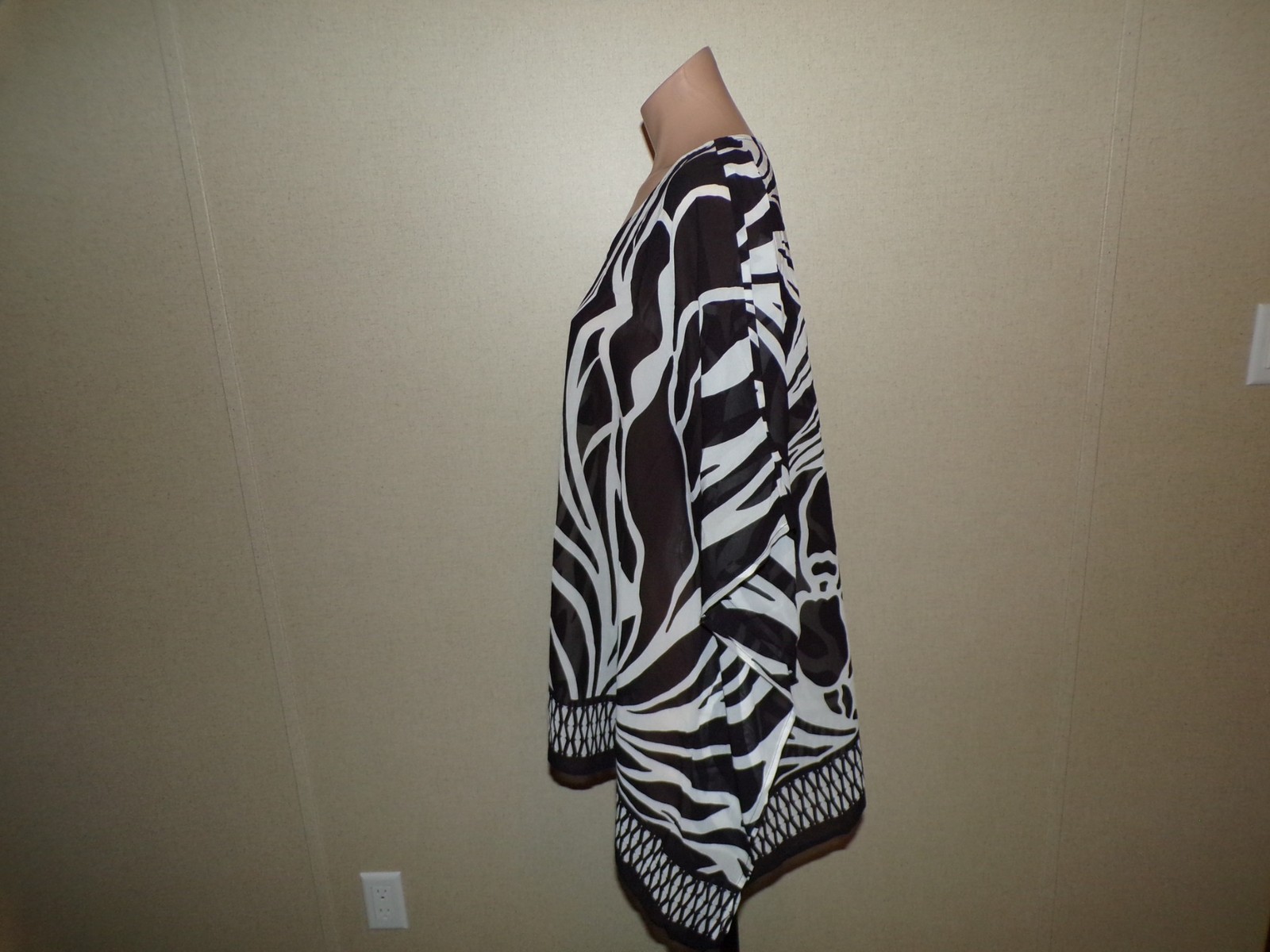 Chicos Black White Sheer Batwing Dolman Sleeve Top Size Large/XL Womens Blouse