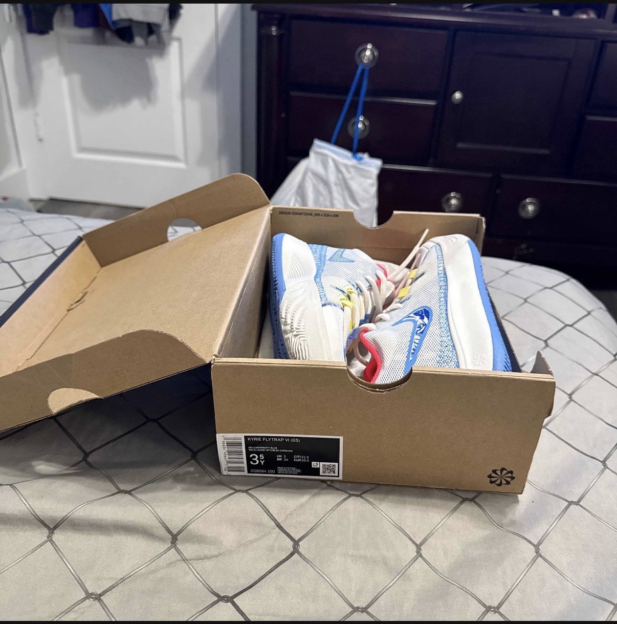 Nike Kyrie Flytrap 6 GS Basketball Sneakers White/Blue/Red 3.5Y DQ8094-100