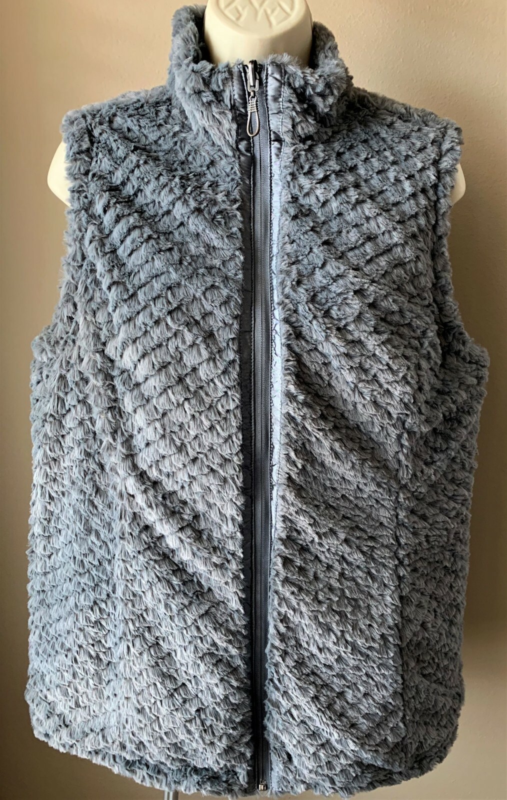 Denim & Co.REVERSIBLE TEXURED FAUX FUR & QUILTED VEST S NEW Zip Front SMALL NWT
