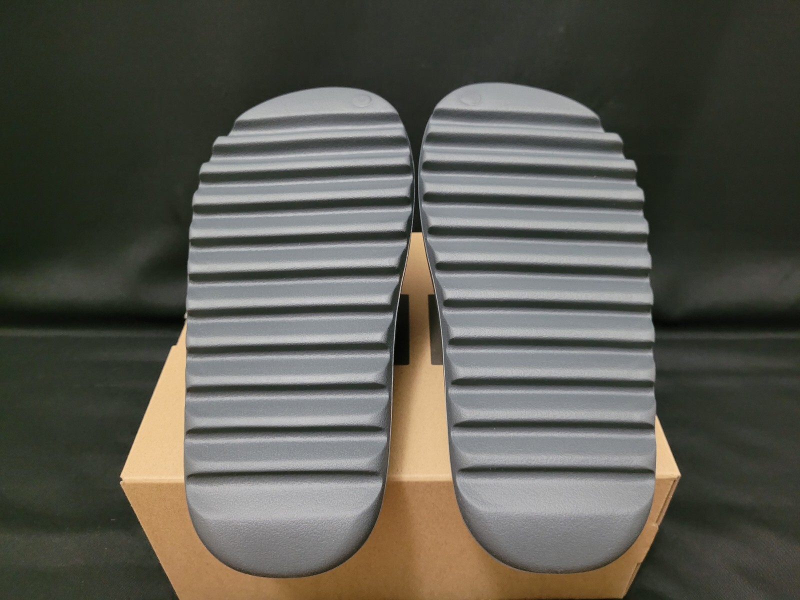 Size 9 Adidas Yeezy Slide Slate Grey [ ID2350 ]