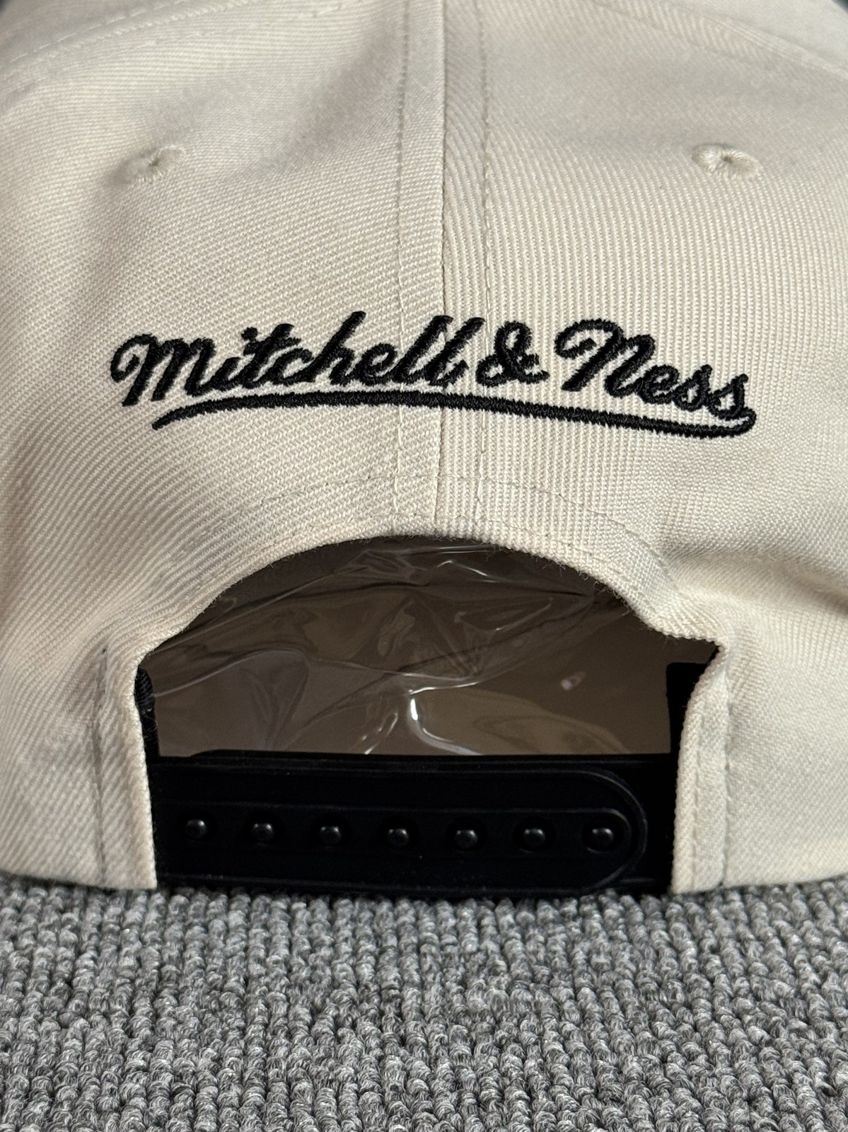 Mitchell & Ness NY Rangers Retro Snapback Hat Cream Black S1433