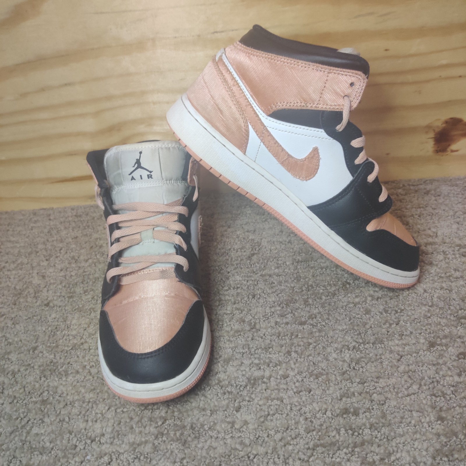 Nike Air Jordan Retro 1 Mid GS White Black Light Madder Root DM9077-108 Sz 7y