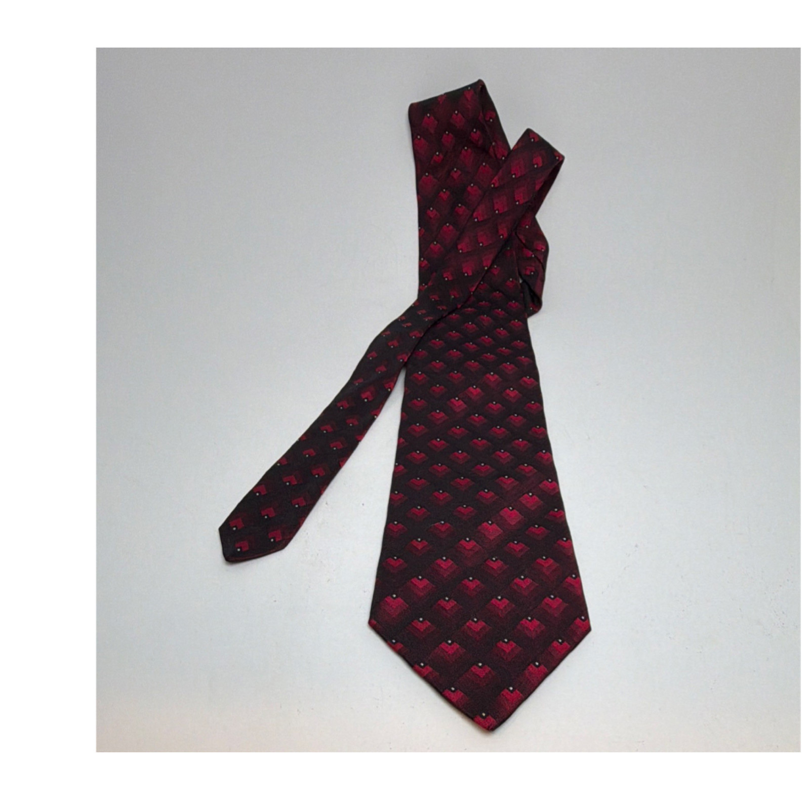 Mark Pendleton Men’s Red Black Silk Geometric Tie Classic Size 57-60″ x 3.5″ 044