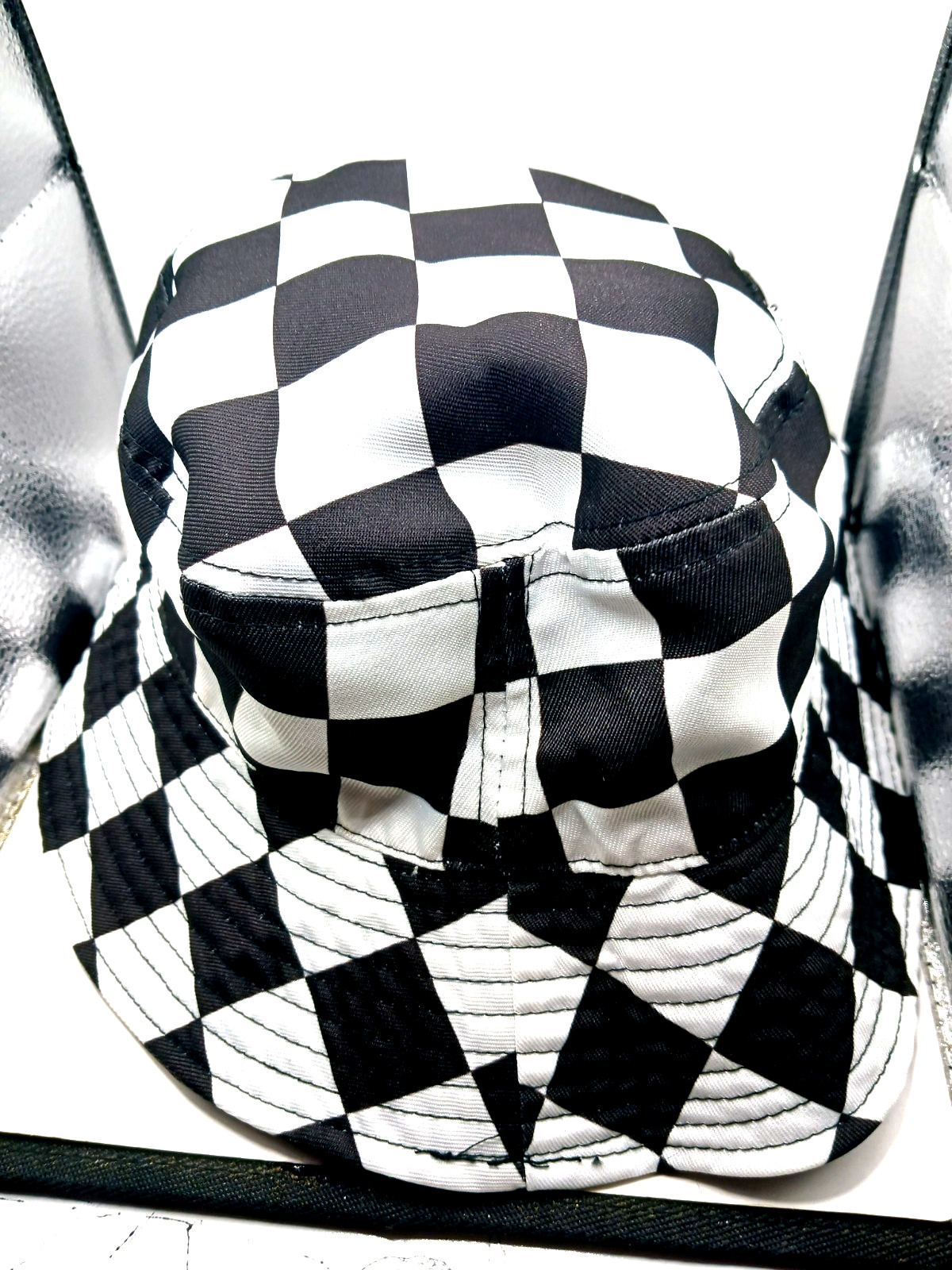 Skater Bucket Hat Checkered Reversible + 2 Silicone-Rubber Checkered Bracelets