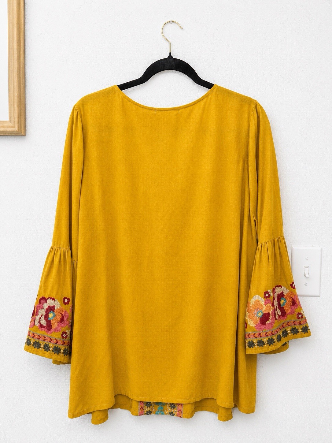 Faveur Women’s L Yellow Floral Embroidered 3/4 Bell Sleeve Boutique Blouse