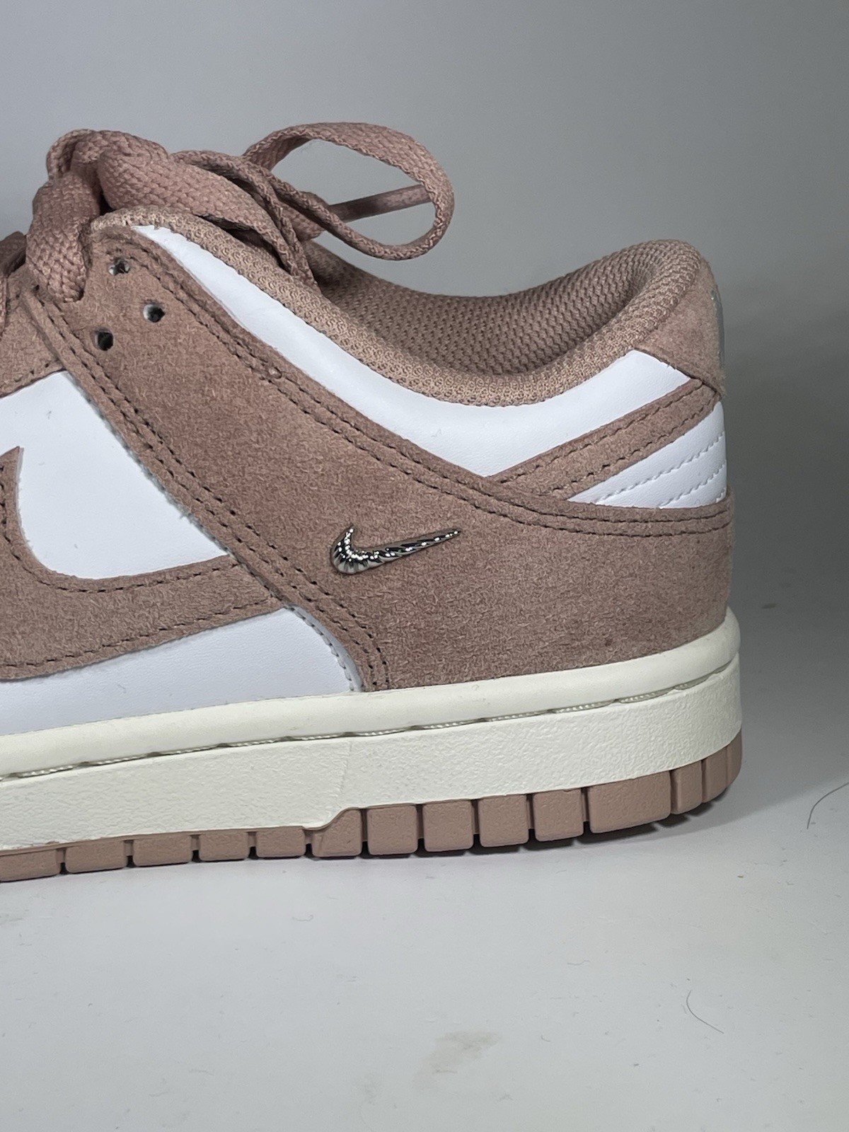 NIKE DUNK LOW WOMENS SUEDE PINK NEW WITH BOX LID CUT OFF SIZE 6
