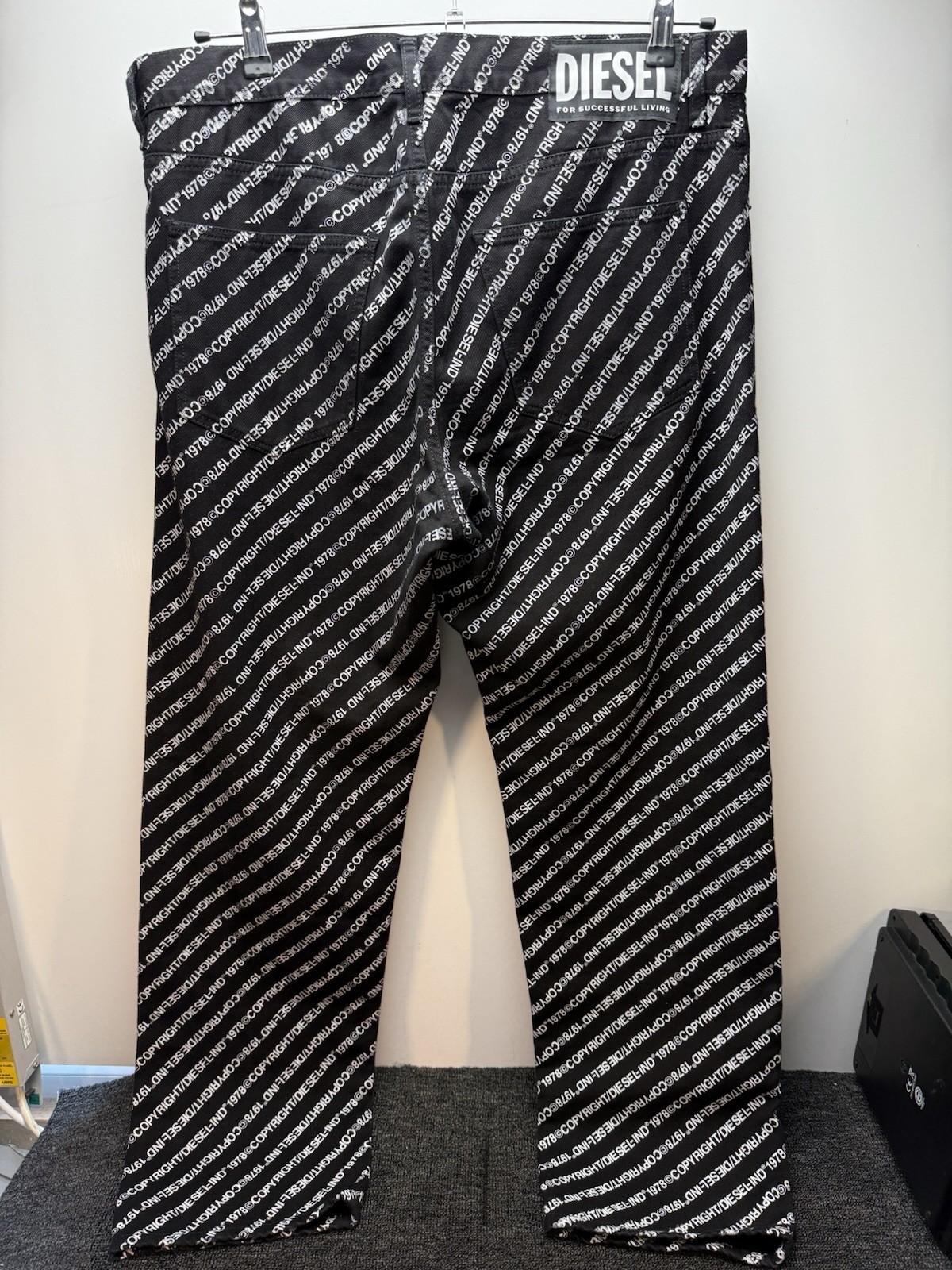 Rare DIESEL D-MACS-SP Jeans Size W36 L32 100% Cotton, Black With All-over Print