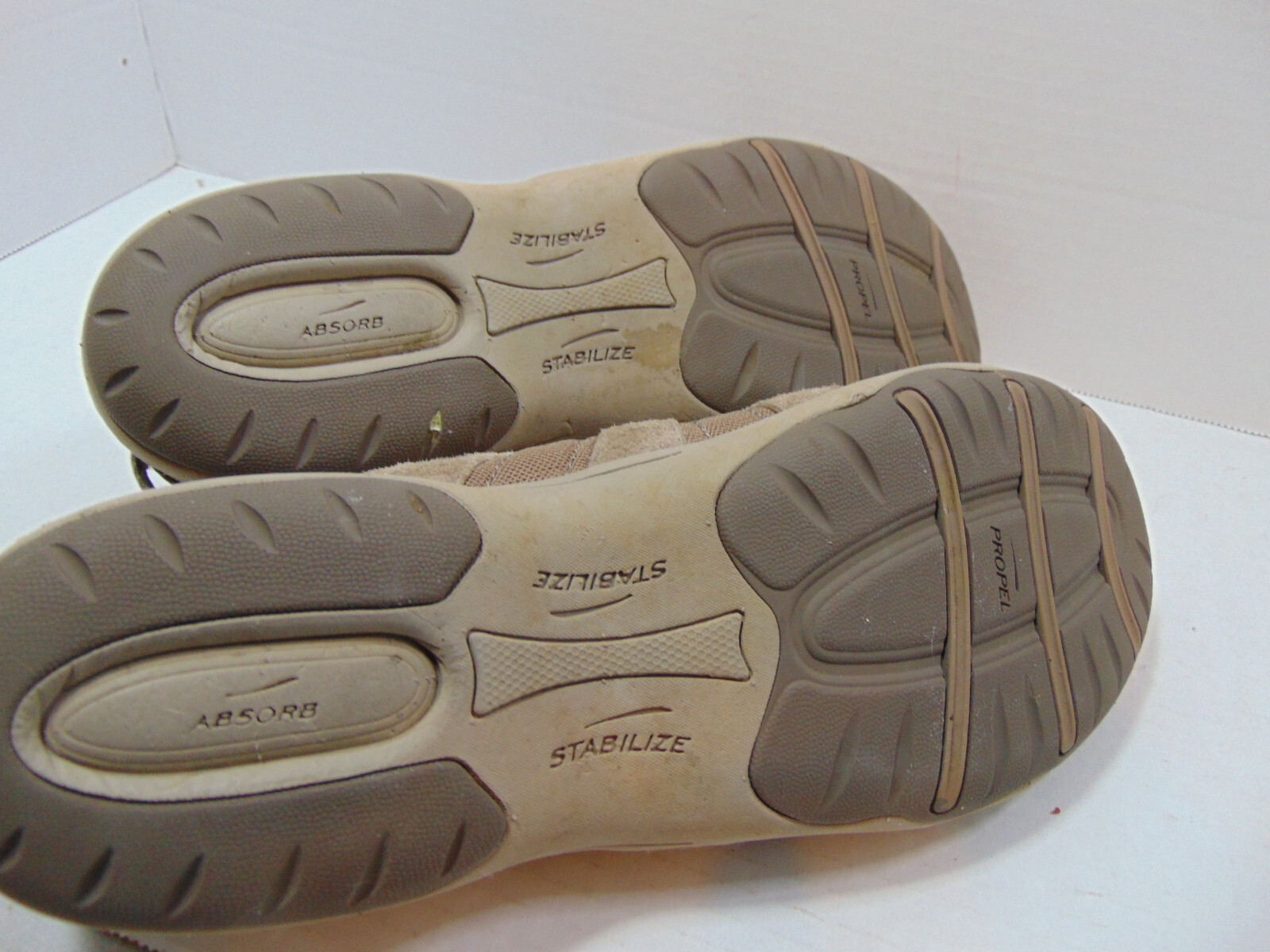 Bass Propel (Tiffany) Stabilizer Walking Shoes – Women 8.5M Tan Suede and Mesh