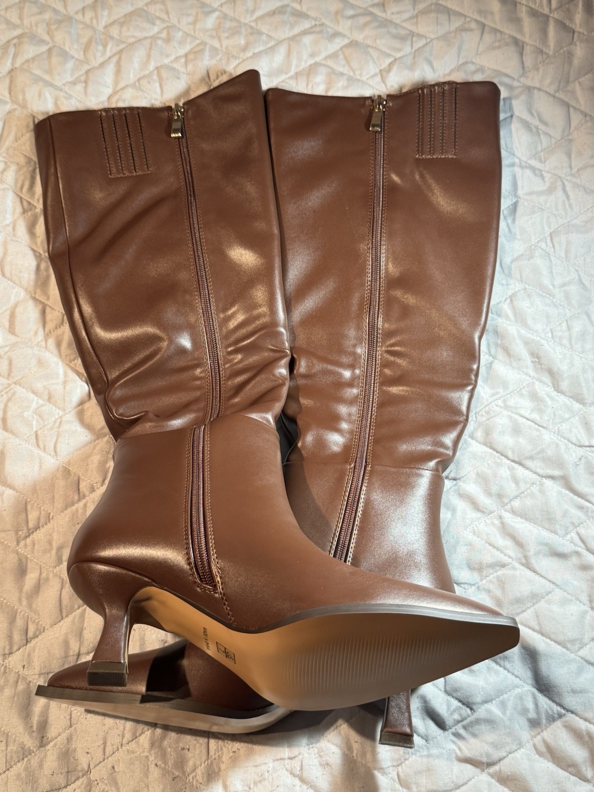 Women’s Brown Knee High Heeled Boots Size 7 Pointed Toe Side Zip Faux Leather