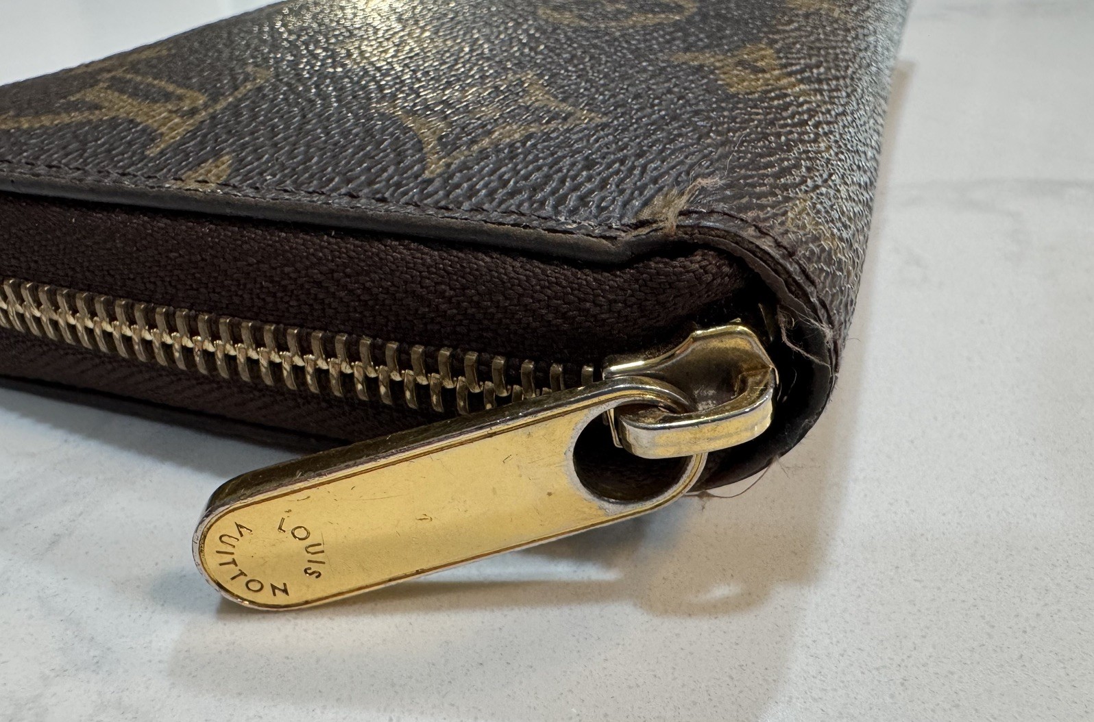 LOUIS VUITTON LV Monogram Canvas Zippy Wallet -Brown