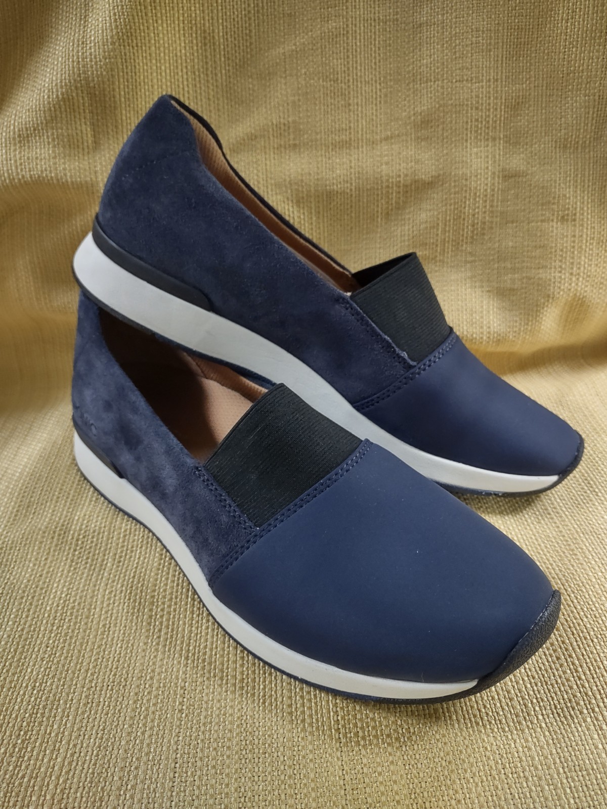 Vionic Cameo Slip On Sneakers Sz 8.5M Navy Suede Orthopedic Athleisure Commuter