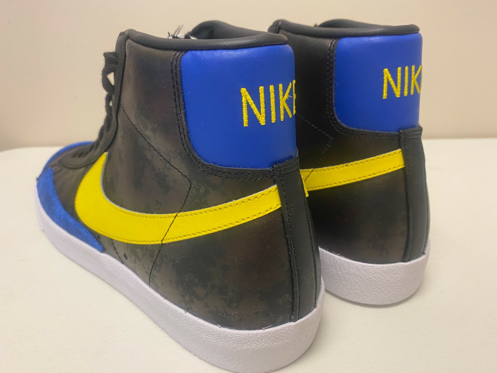 Mens Size 12 Nike Blazer Mid ’77 VNTG Peace, Love & Basketball DC1414 001