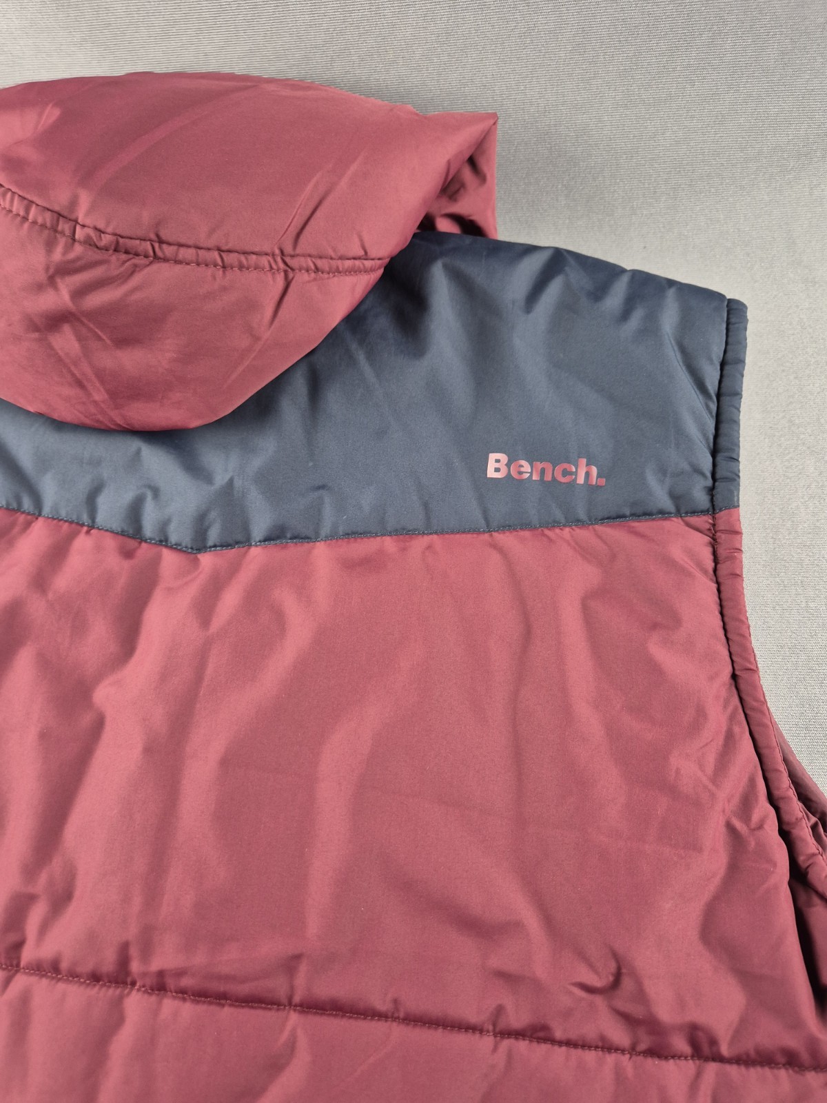 Bench Burgundy & Navy Hooded Padded Gilet Bodywarmer XL Mens Winter Zip Vest