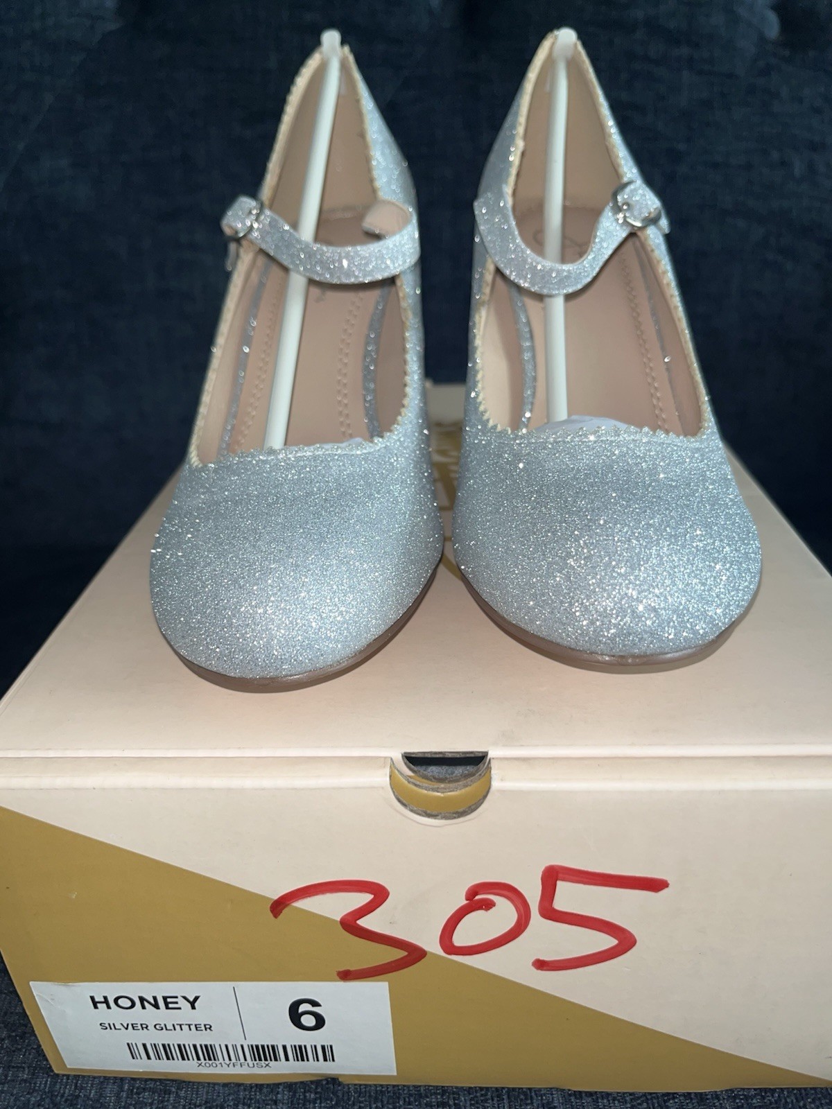 J. Adams Honey Silver Glitter Size 6 Women’s Dress Shoe, For All Occasions.