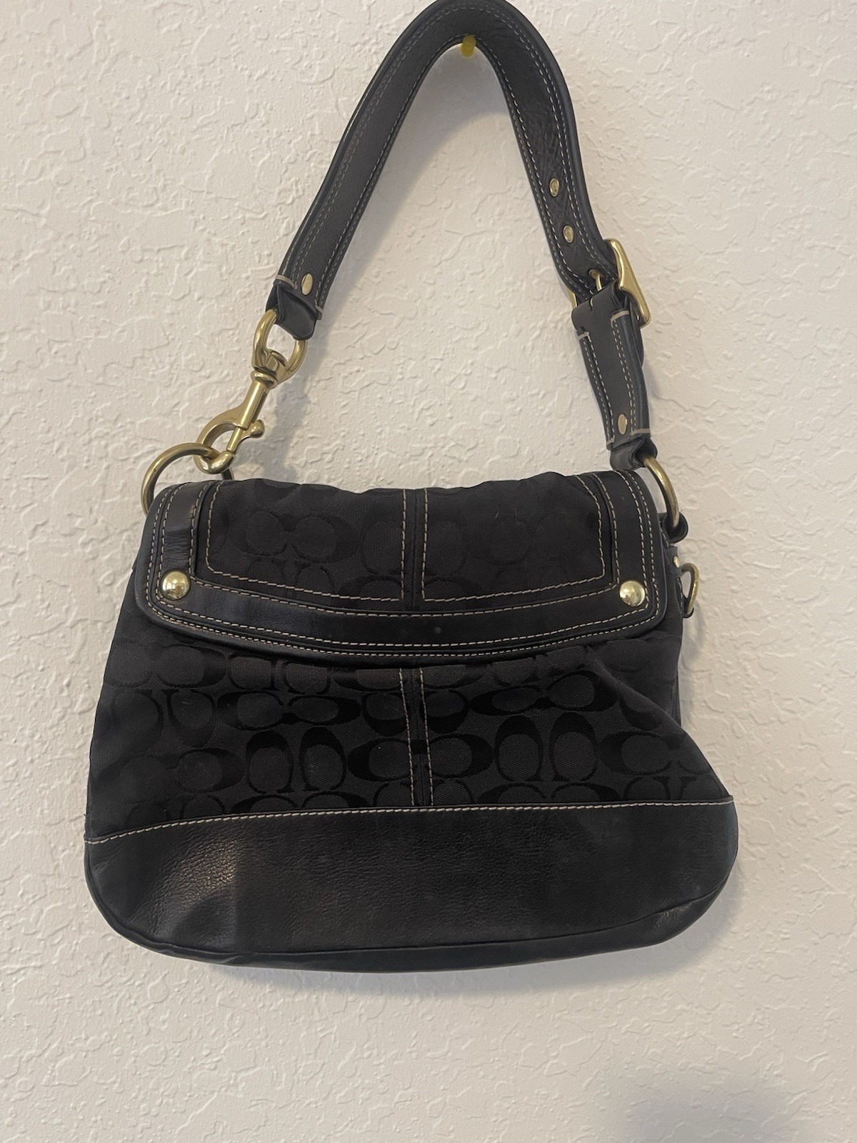 Coach Black Logo Shoulder Bag Turn Lock Zip Gold Hardware Lined Inner Pockets