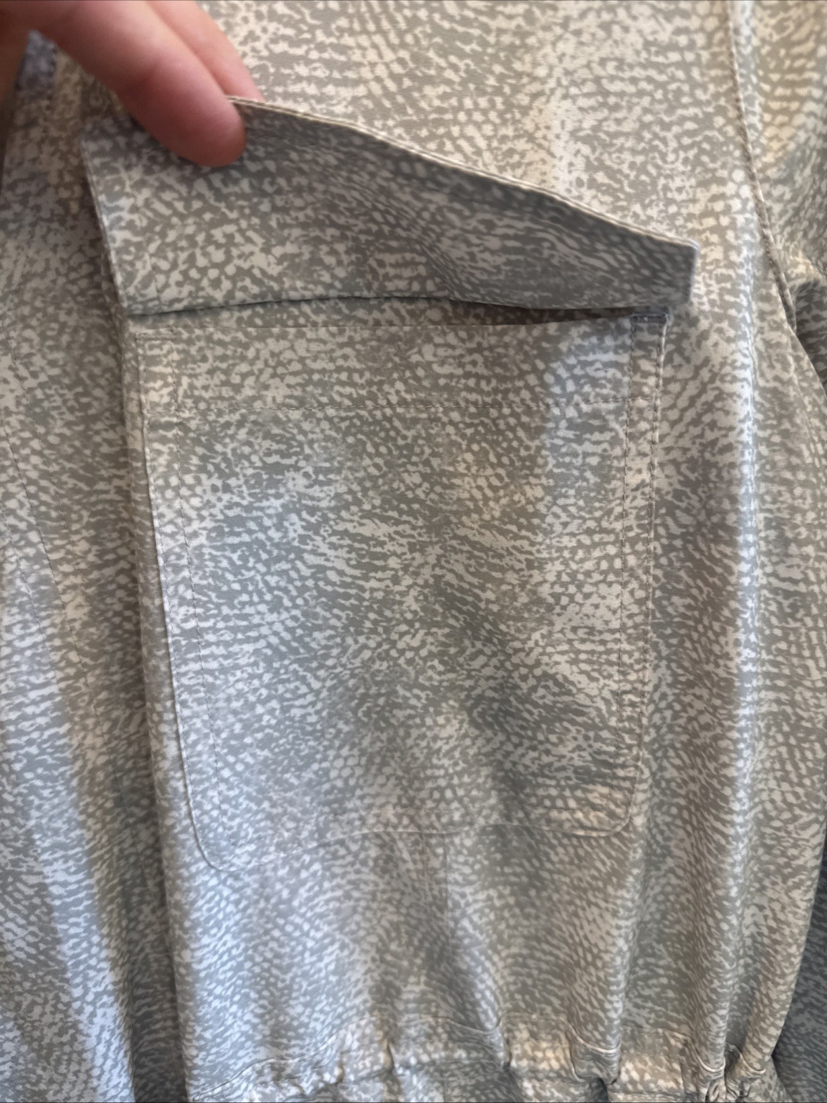 ATHLETA Dress Womens Size M Zuma Shirtdress V-Neck Gray Drawstring Stretch EUC
