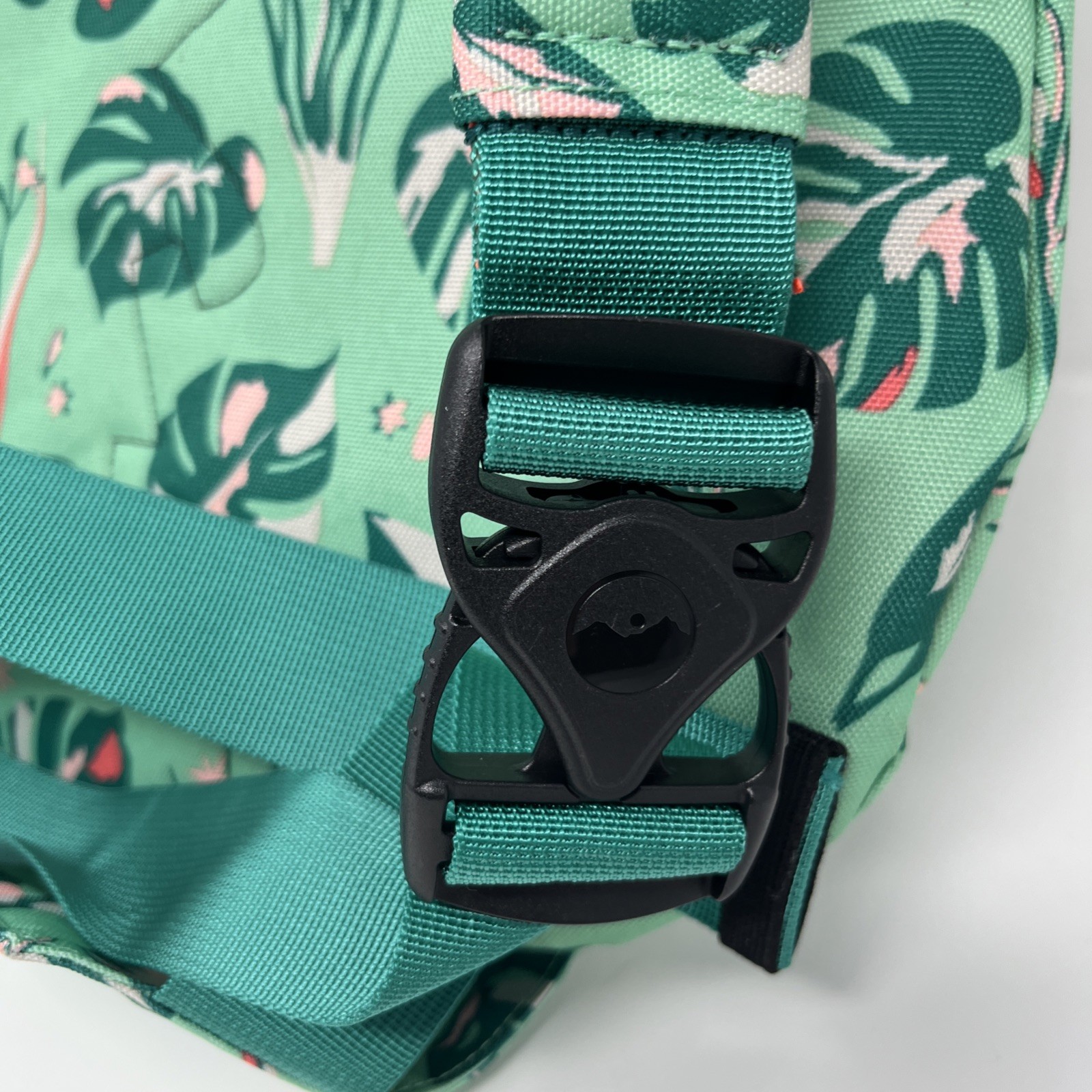 KAVU Tropical Jungle Leaf Rope Sling Backpack Canvas Bag Outdoor Beach Travel