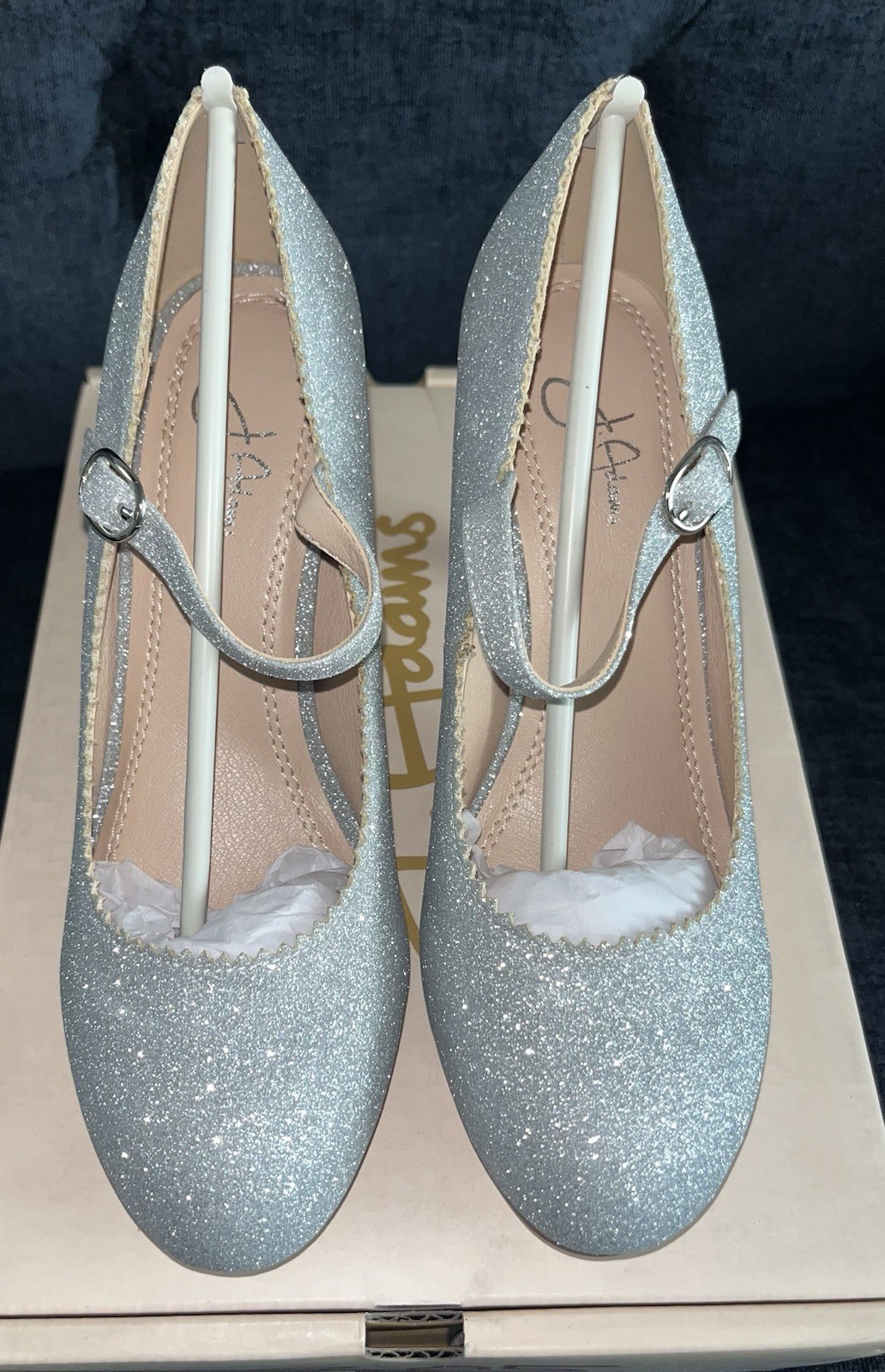 J. Adams Honey Silver Glitter Size 6 Women’s Dress Shoe, For All Occasions.