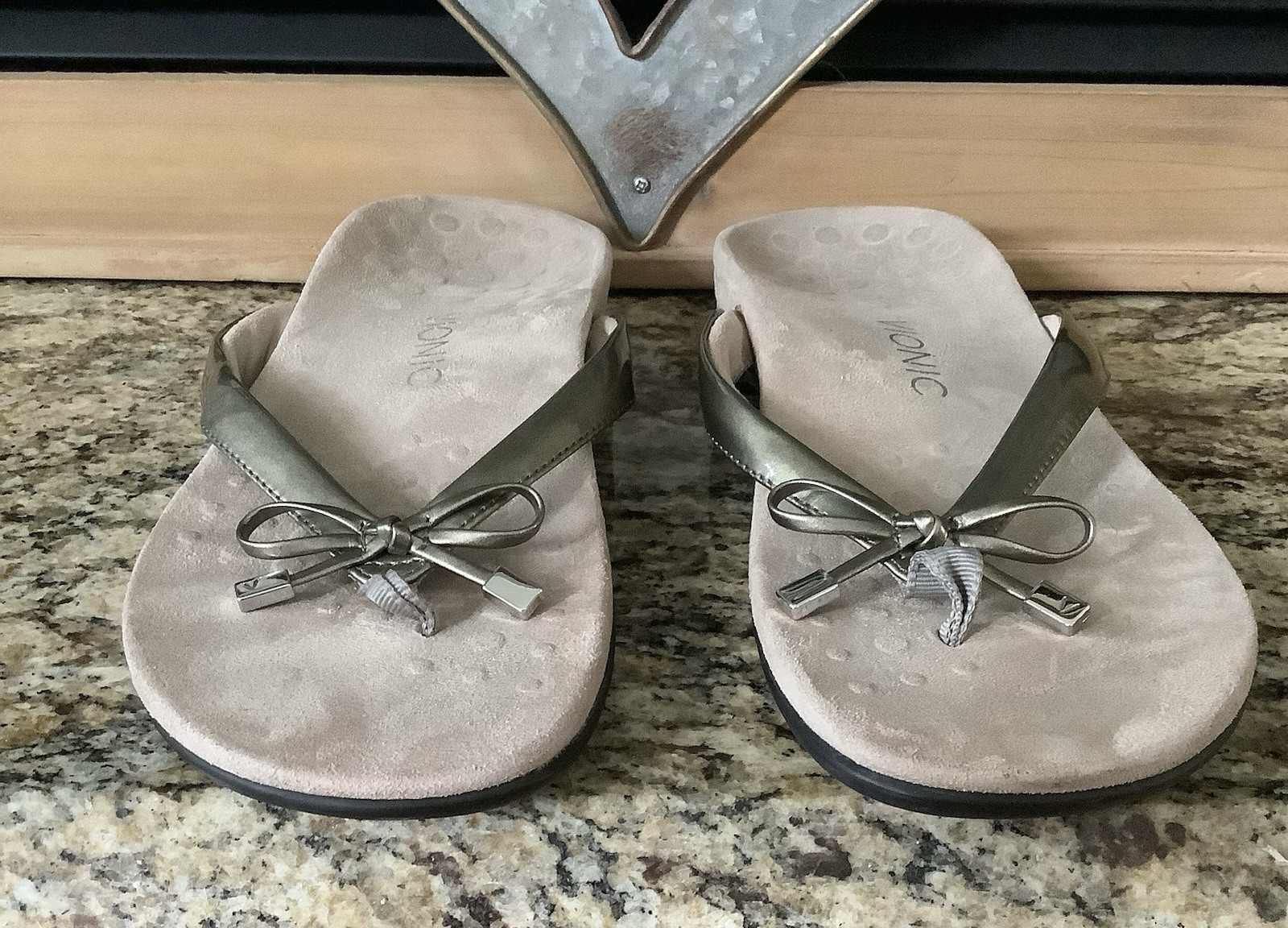Vionic Bella II Pewter Orthotic Bow Tie Sandals Womens Size 10