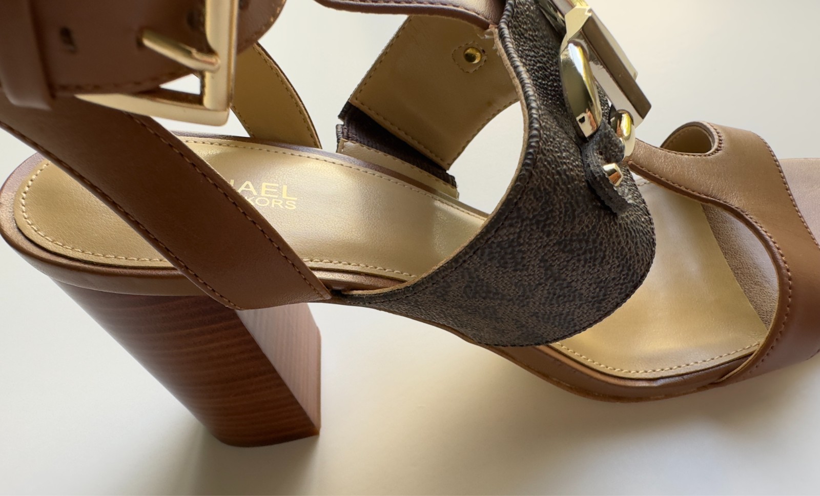 Michael Kors Women’s Izzy brown Leather Sandal T-strap(PV21L)Various Size