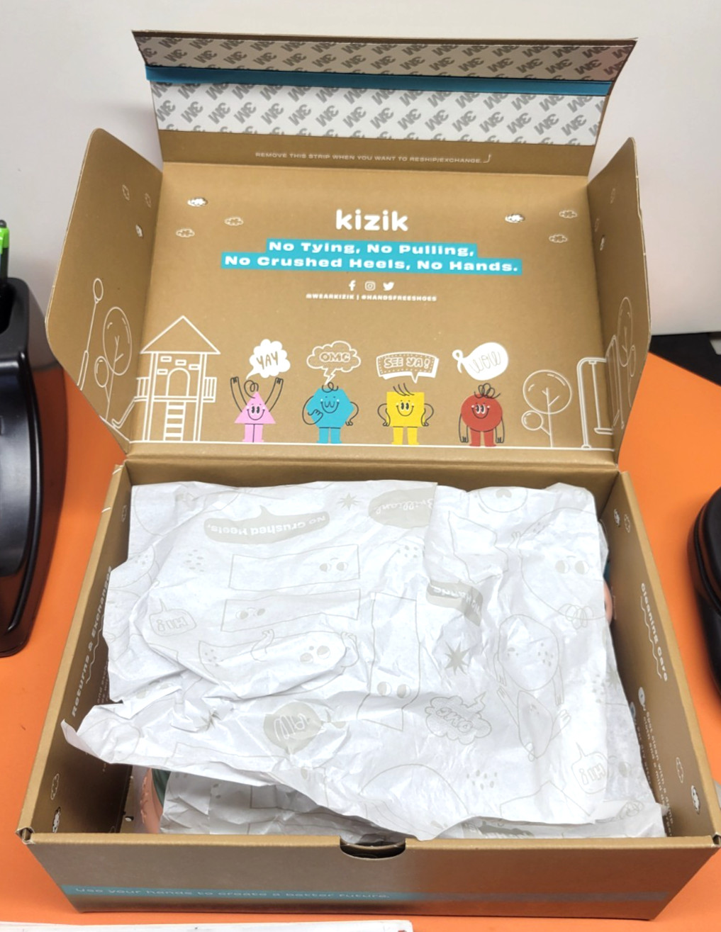 KIZIK ATHENS KIDS BLACK HANDS FREE SNEAKERS 11C NEW IN BOX