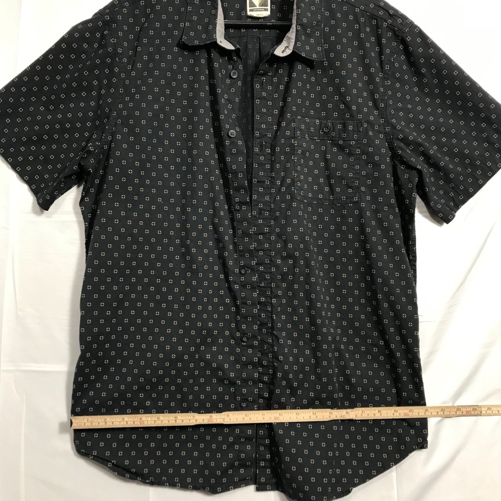 Voyager Mens Button Down Shirt Size L Black Short Sleeve 97% Cotton / 3% Elastan