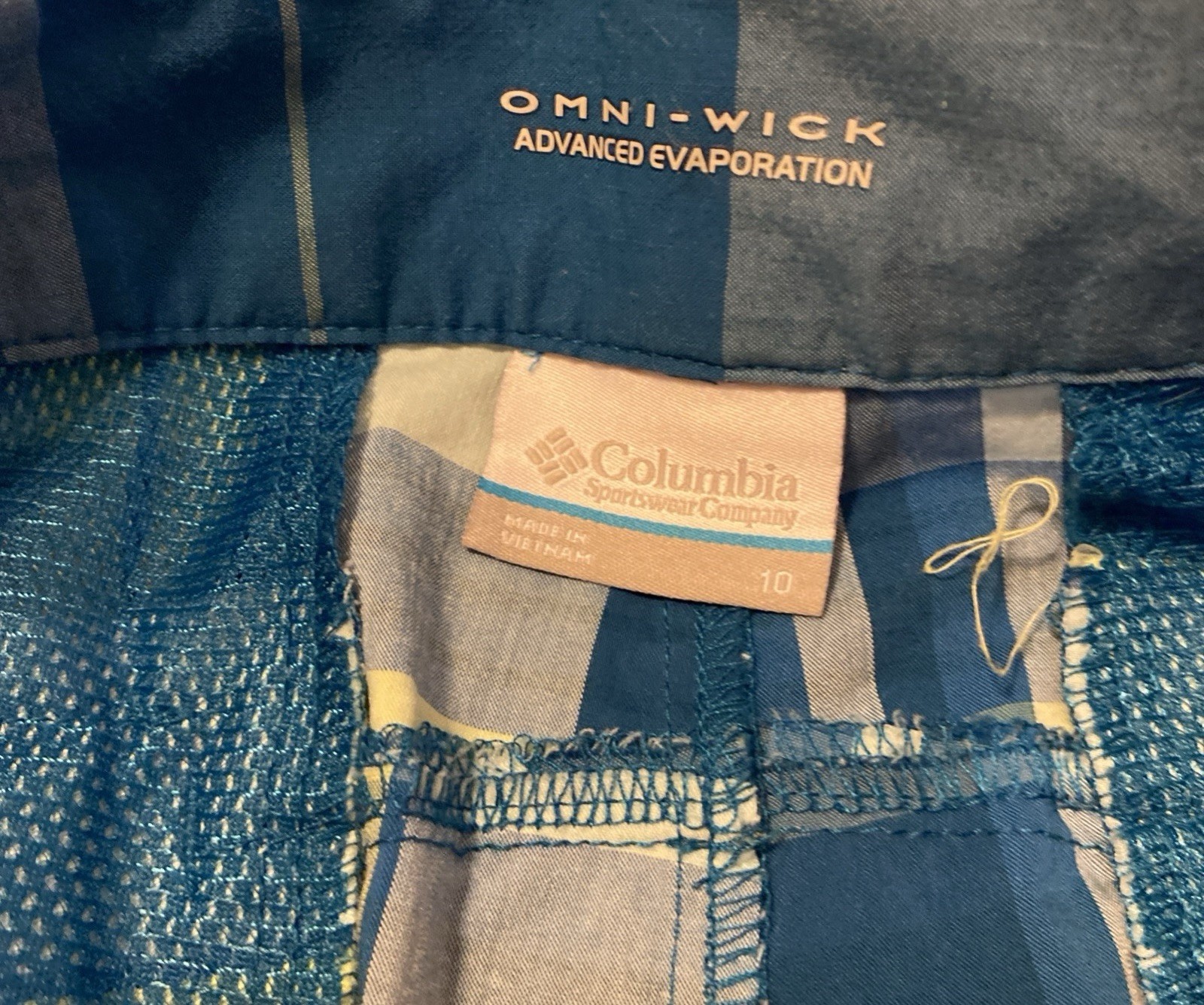 COLUMBIA Bermuda Shorts Women’s Sz 10 OMNI-wick Plaid Greens Yell Outdoor W 32”