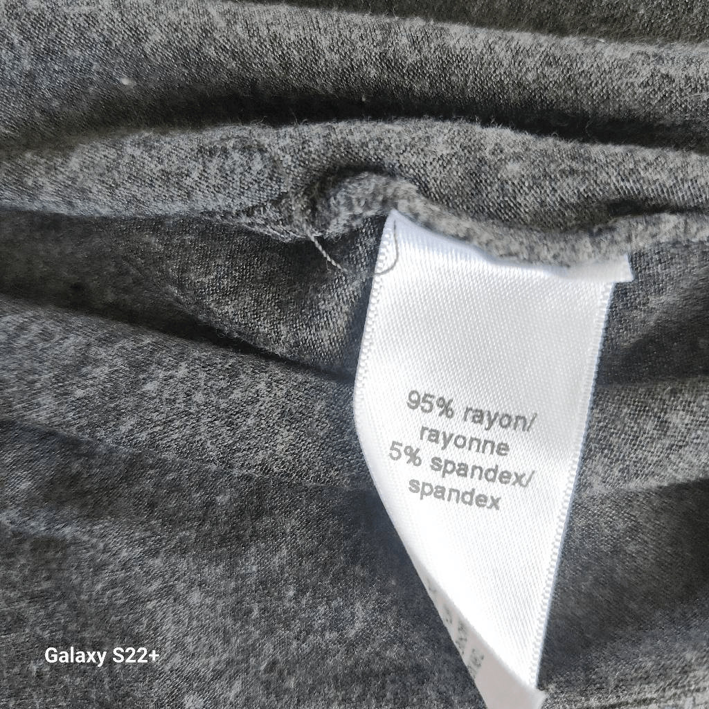 E27 Maurices “Gypsy Spirit” short sleeved t shirt gray w pink trim & lettering