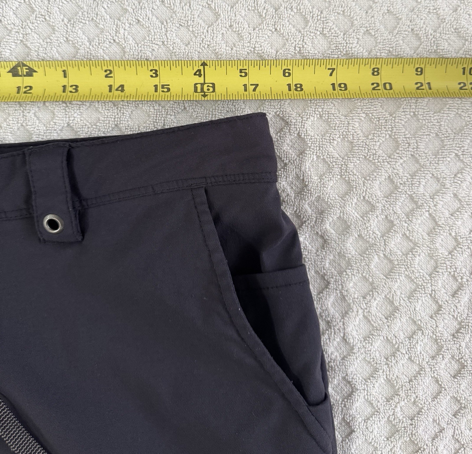 686 Everywhere Hybrid Short Relaxed Fit Size 34 Navy Blue 11” Inseam 10 Pockets