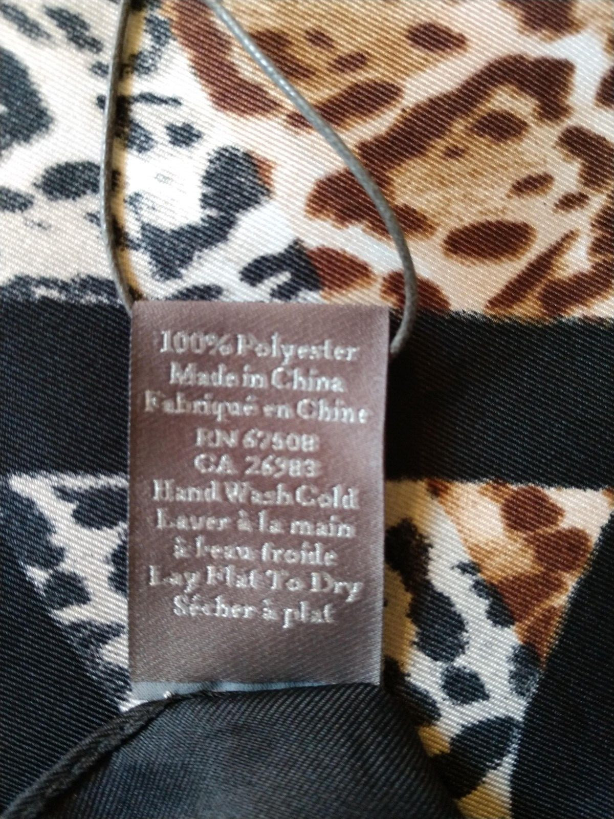 Vince Camuto Leopard Print Designer Signature Scarf 34 x 36 inch – New with tags