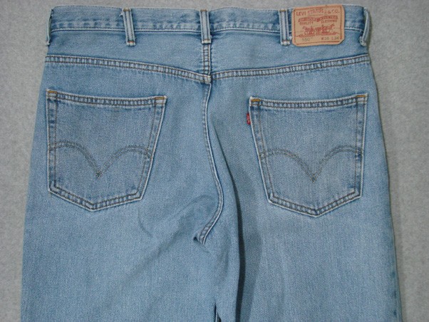 TD03446 2010 **LEVI’S** 550 RELAXED FIT JEANS 35×34 (msr 38″x34″)