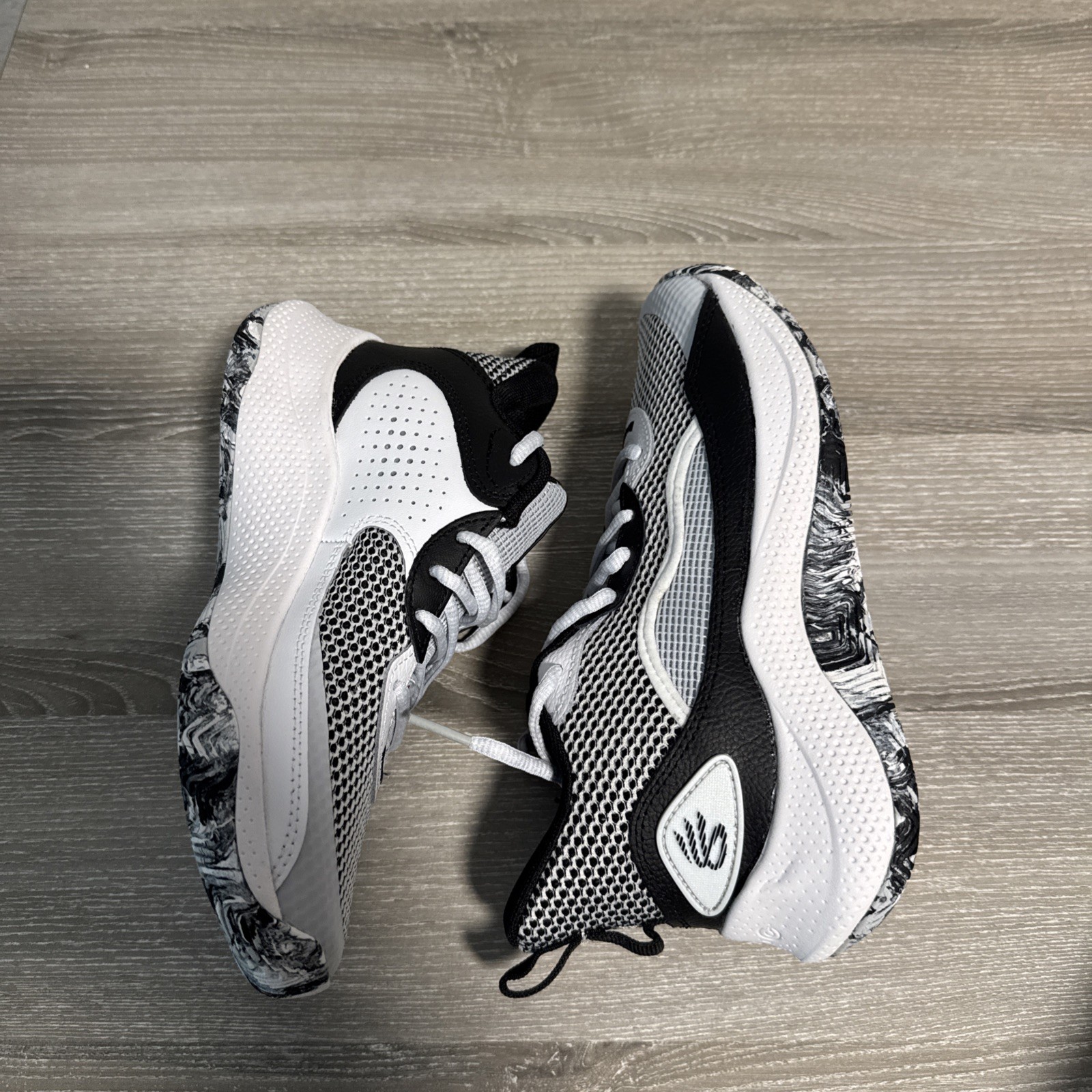 Under Armour Curry 3Z 24 Men’s Black And White Basketball Shoes Size 4Y NEW