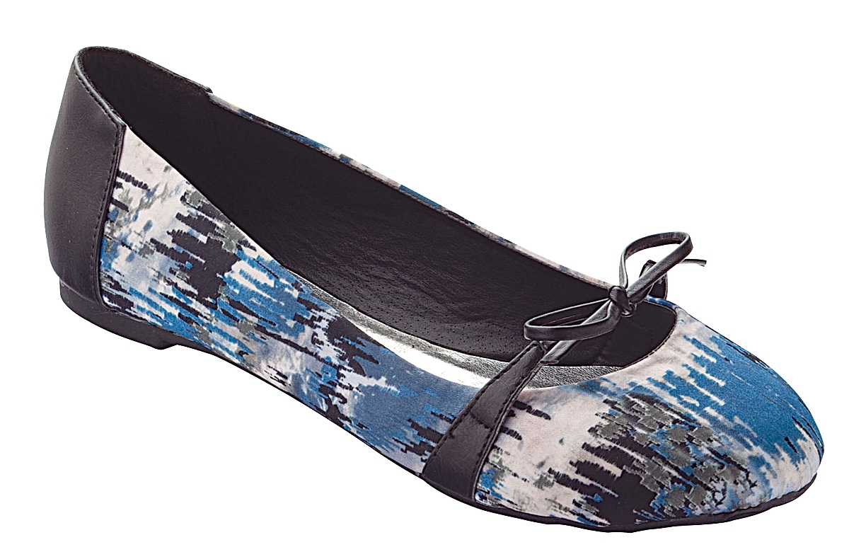Very comfortable Multi Colored Flats. Red Circle Jack