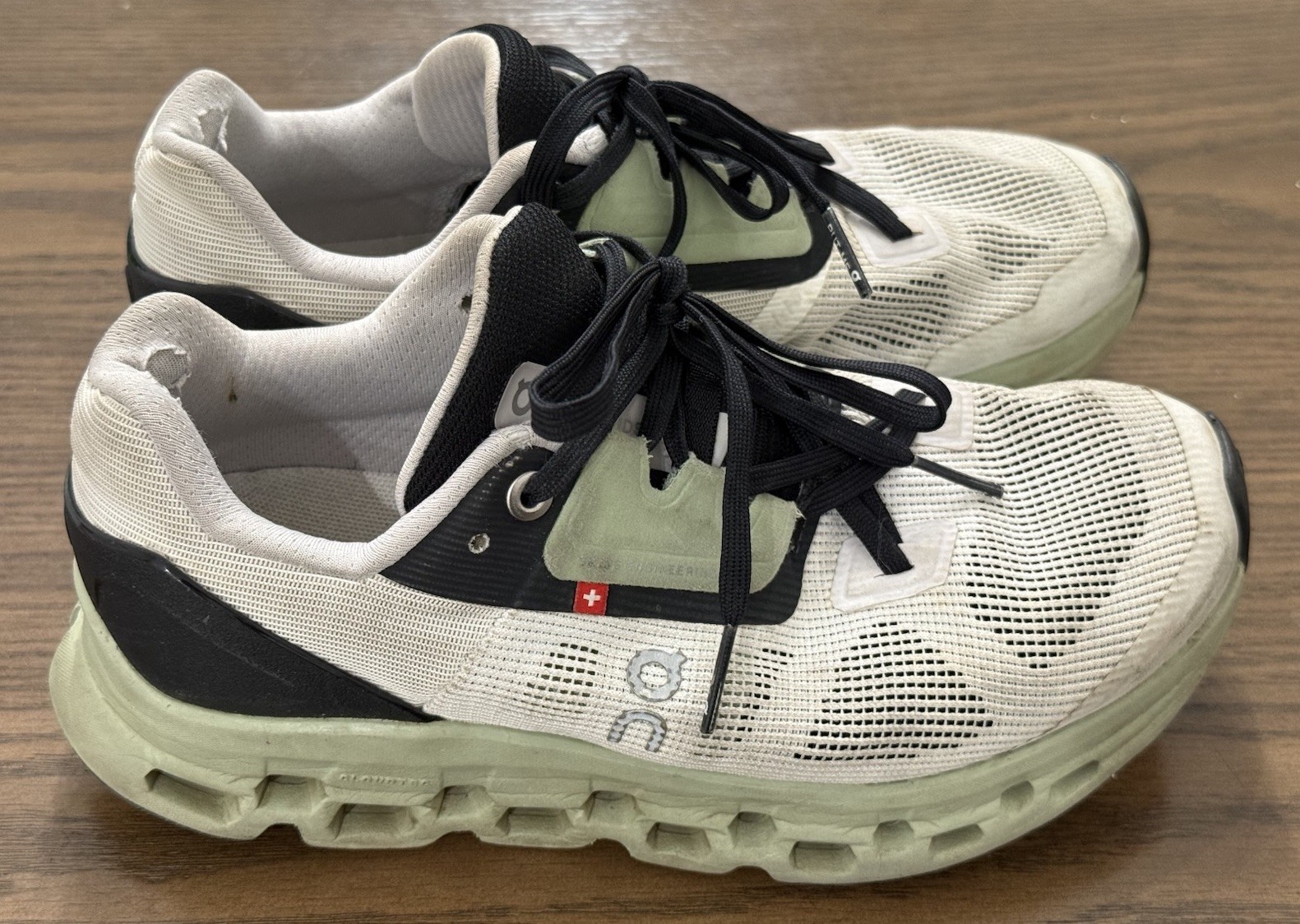 On Cloud Cloudstratus White Black Sage Green Running Shoes Sneaker Womens 5 READ