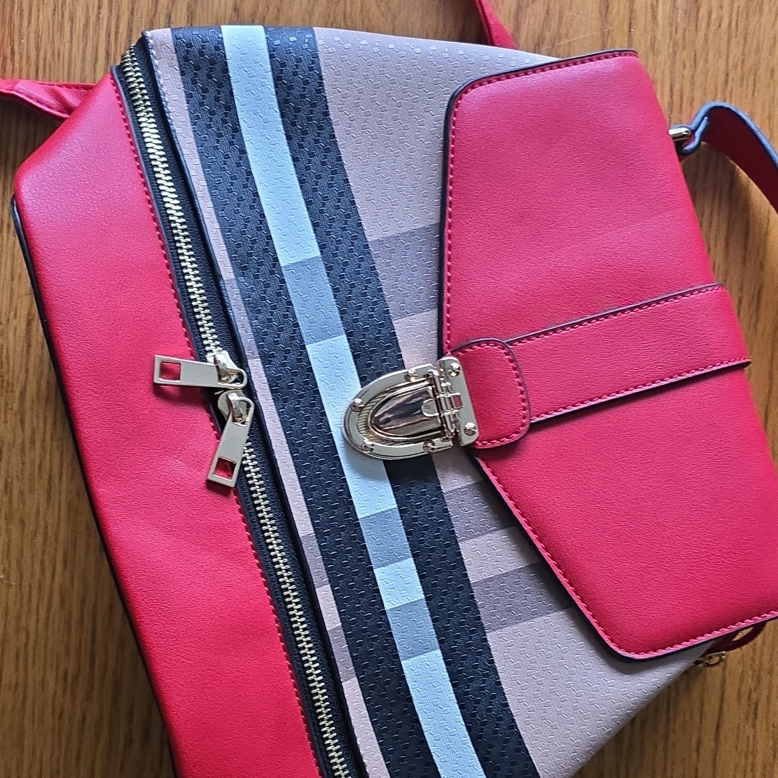 Women’s Pink Gray Black Check Backpack Purse Zip Push Lock w/ Pouch Silver