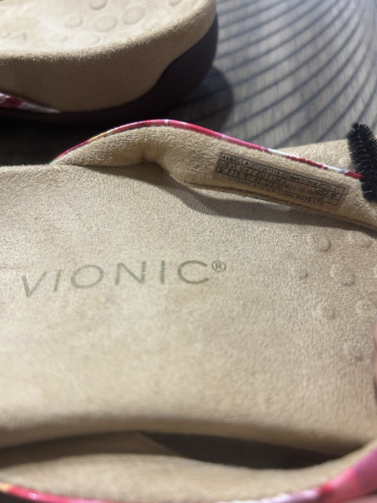 Vionic Bella II Thong Sandals Decorative Bow Floral-Print Red, Green, Brown 8.5