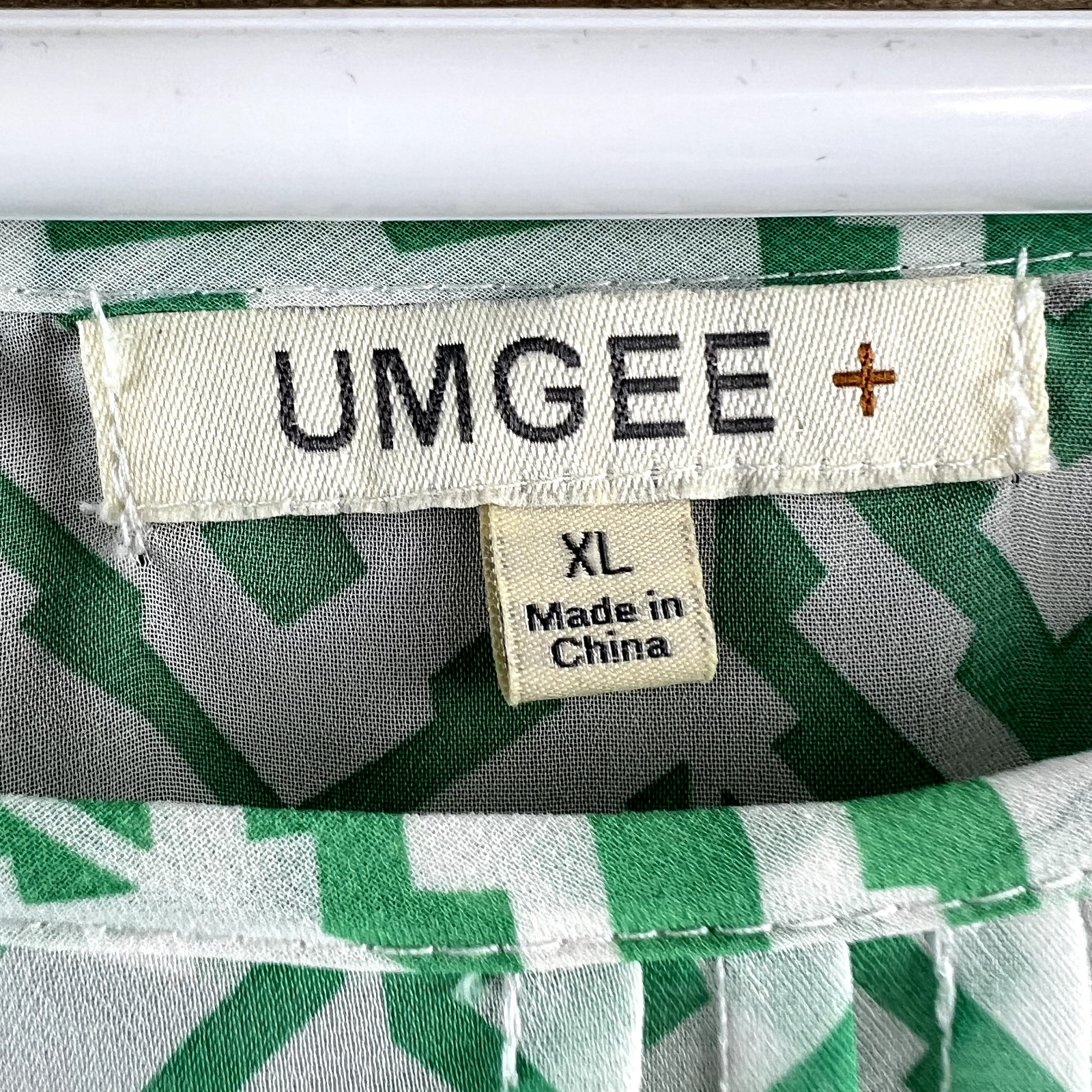 Umgee + Womens Blouse Long Open Slit Sleeves Sheer Chevron Pintuck Boho Size XL