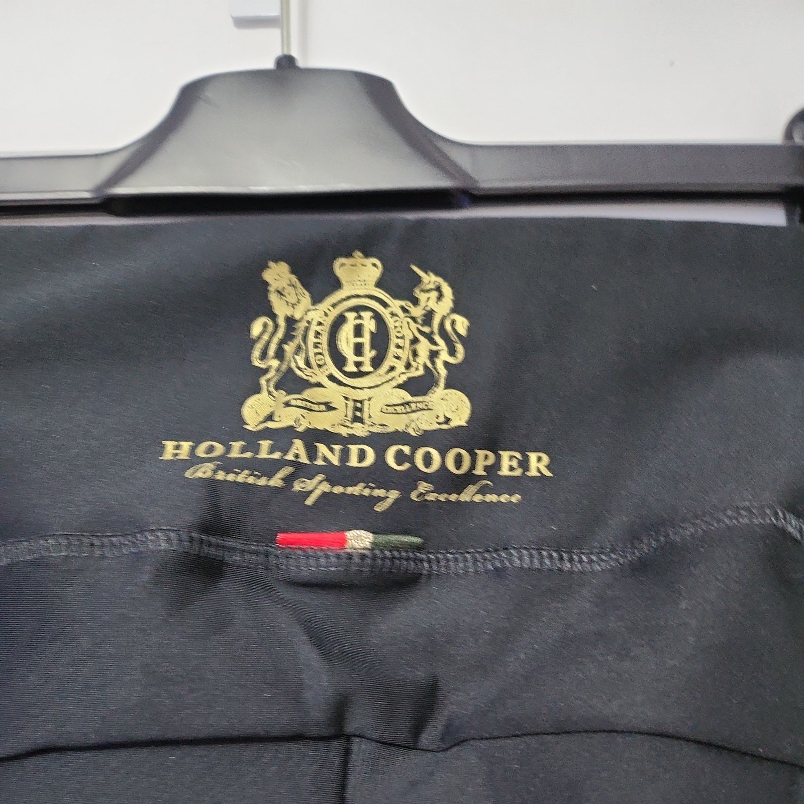 HOLLAND COOPER SPORT LEGGING IN BLACK/GOLD. UK MEDIUM.