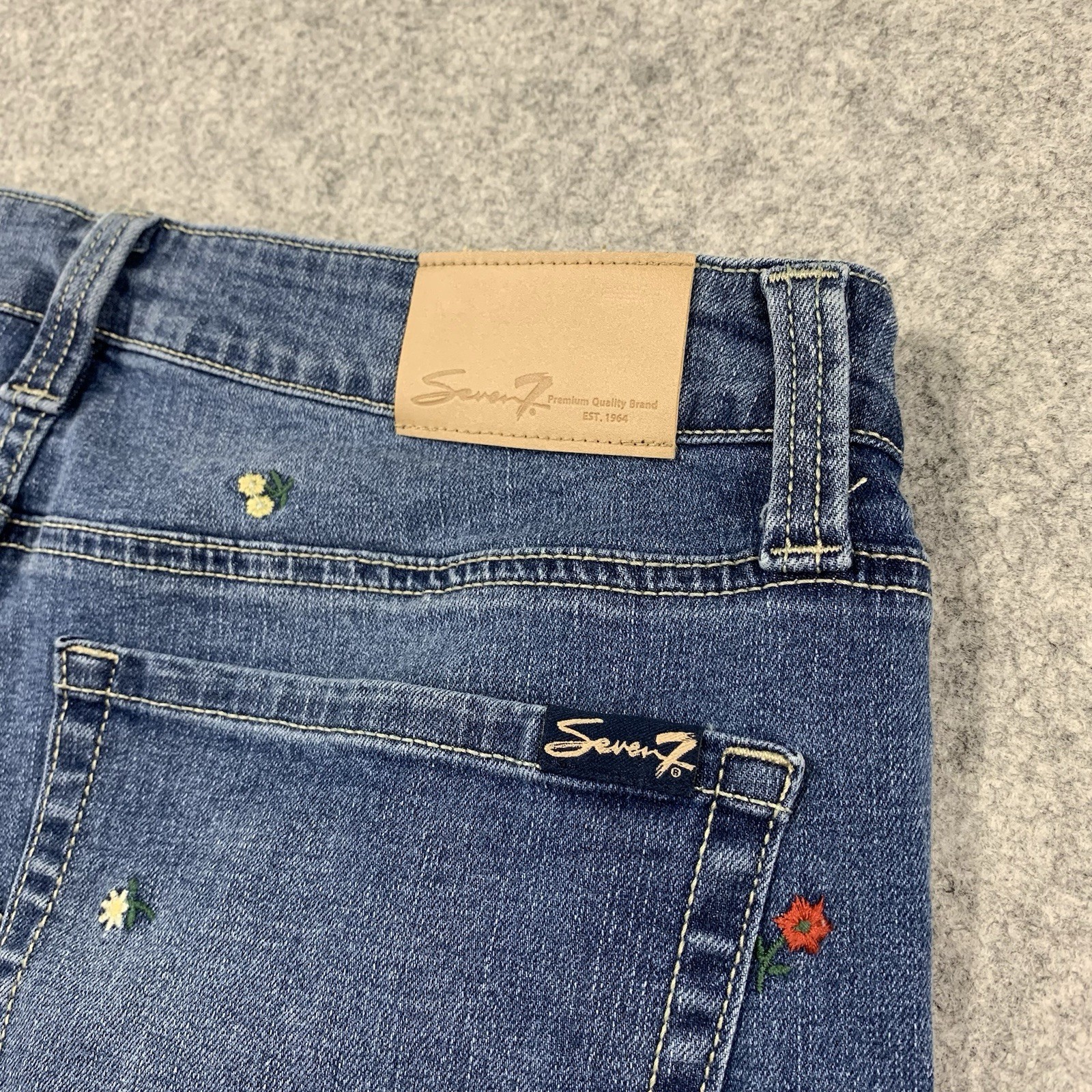 Seven7 Womens High-Rise Embroidered Floral Weekend Short Denim Size 12