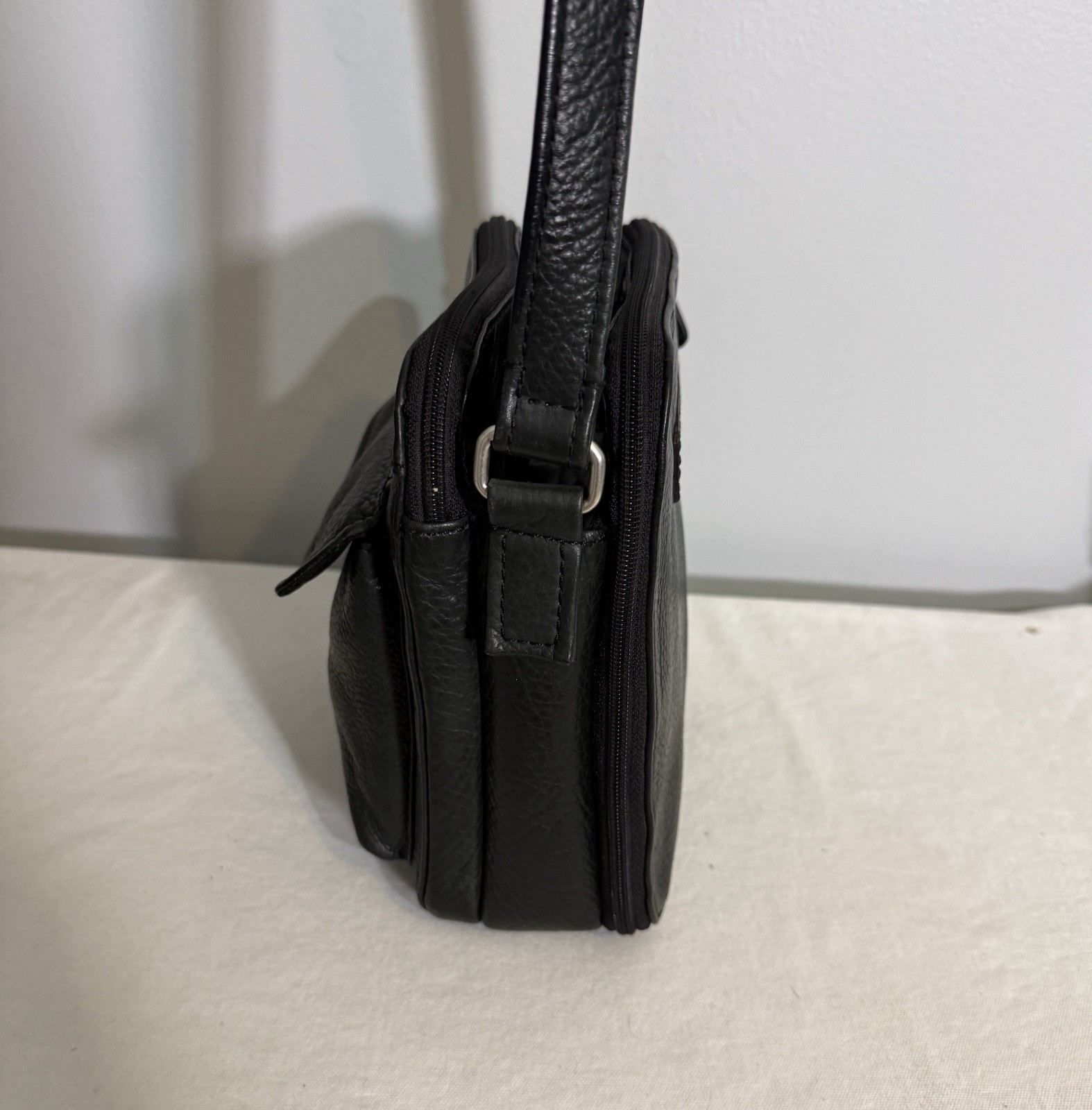 Fossil Vintage Black Leather Crossbody Bag Organizer Purse Shoulder Bag 75082