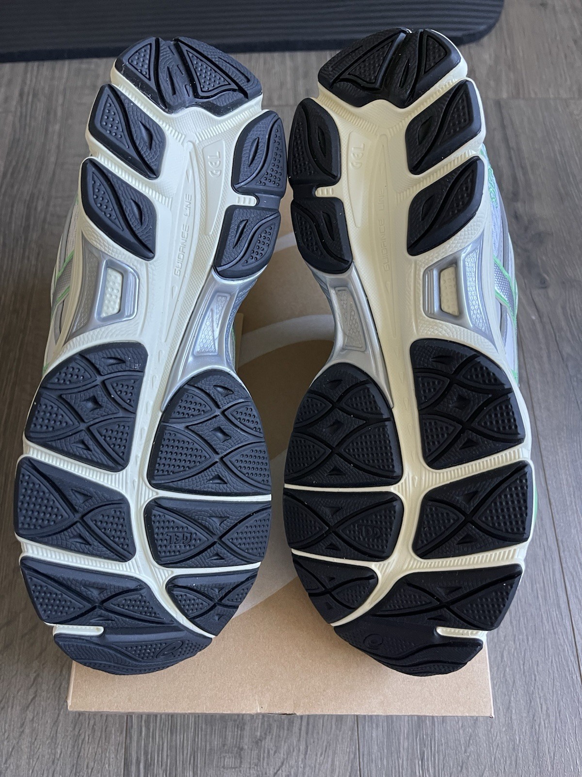 ASICS Gel – NYC 2055 White/Menthol Men’s Size 9 Running
