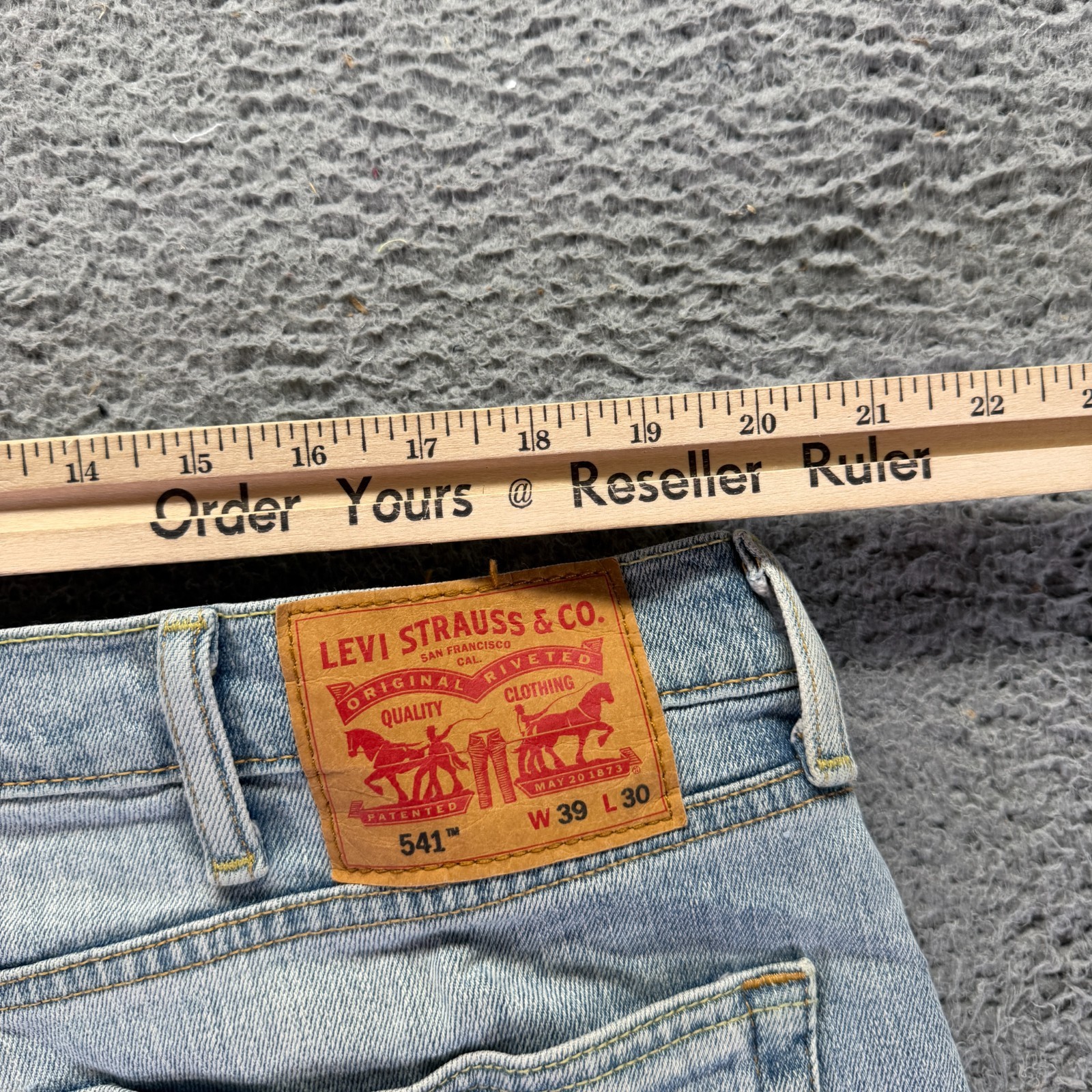 Levi’s 541 Jeans Men’s 40×29 Blue Cotton Denim Tapered Athletic Faded Stretch